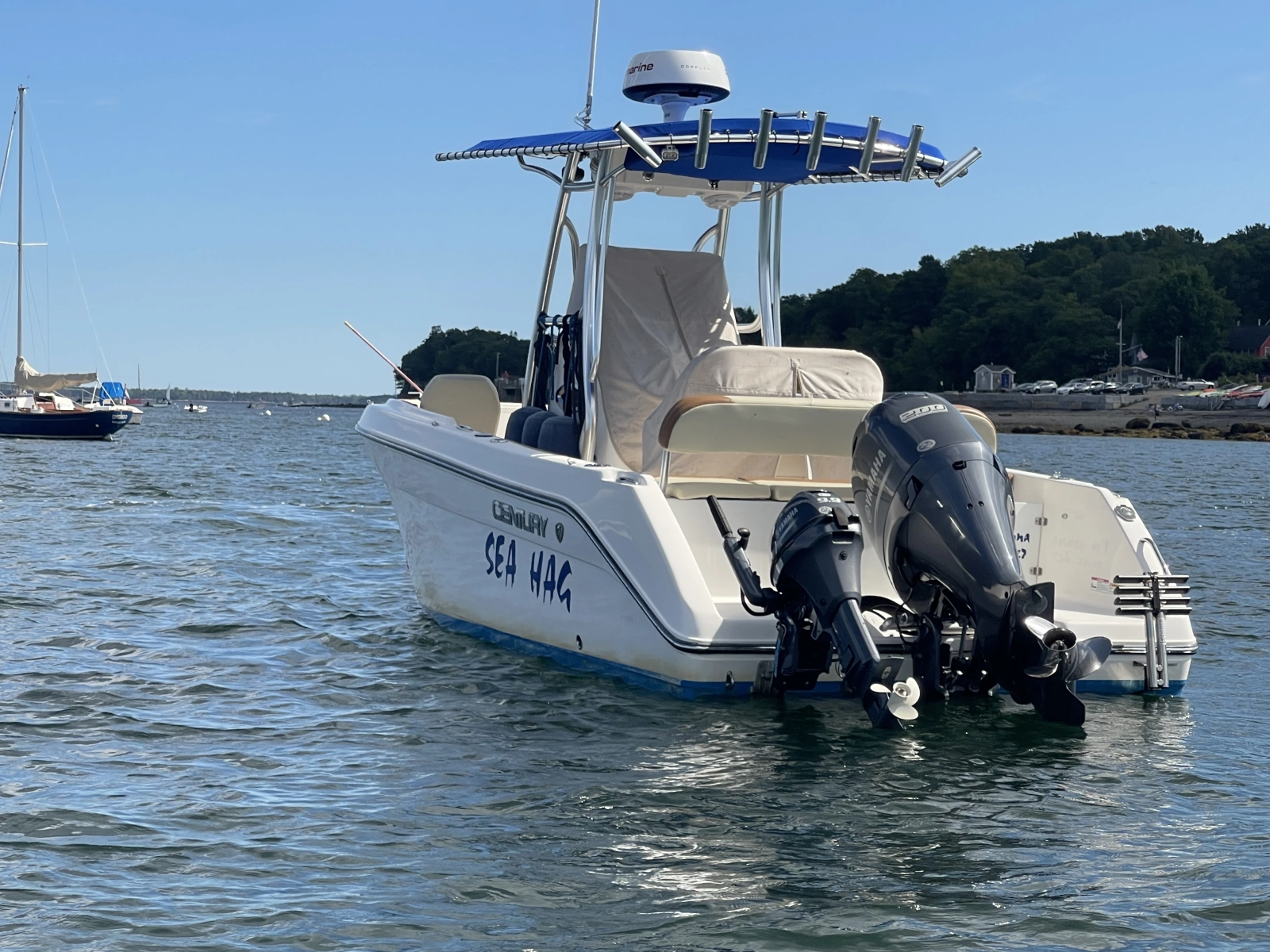 2020 Century 2200 Center Console