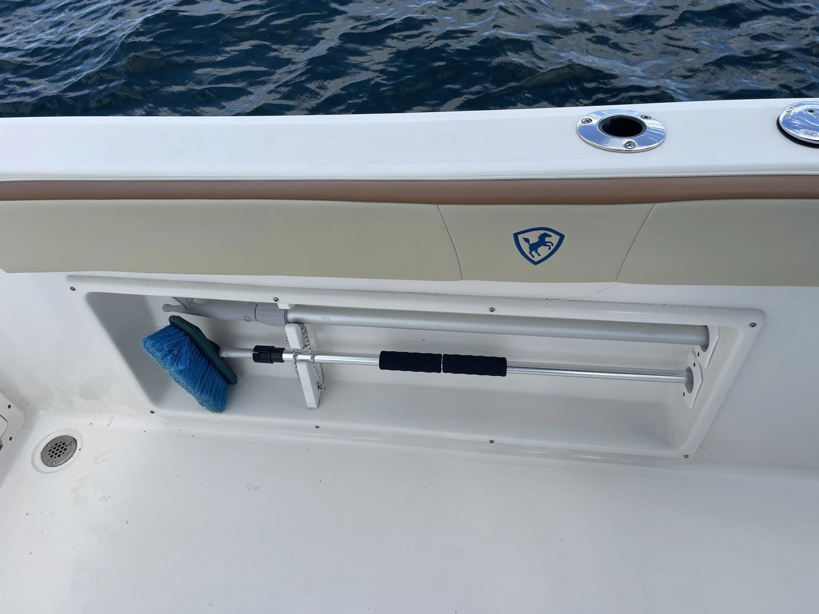 2020 Century 2200 Center Console