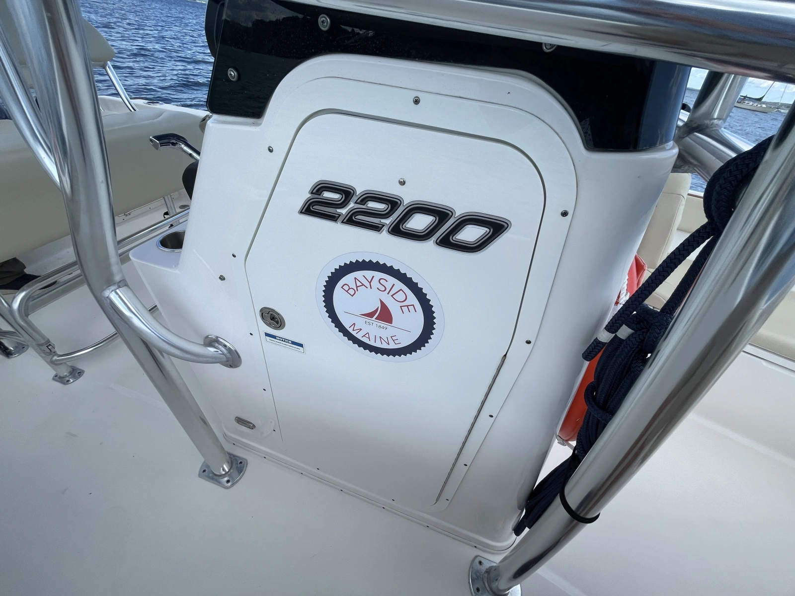 2020 Century 2200 Center Console