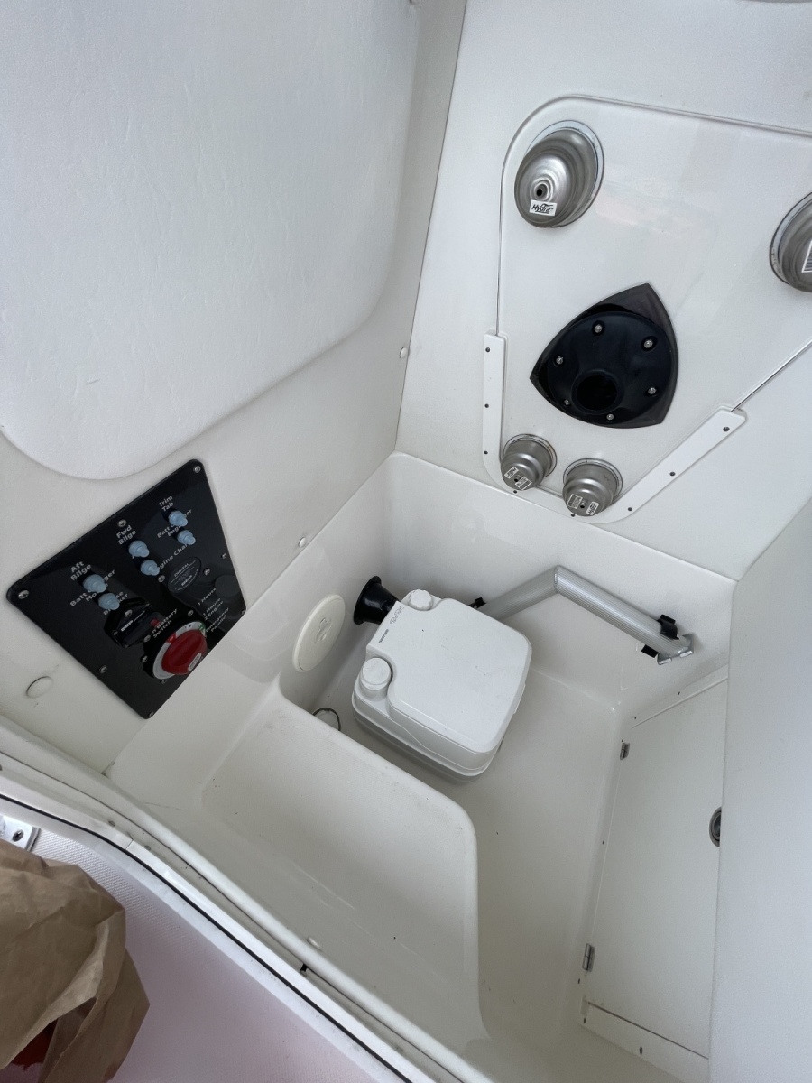 2020 Century 2200 Center Console