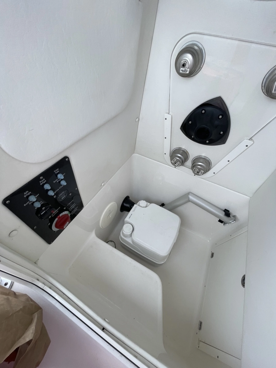 2020 Century 2200 Center Console