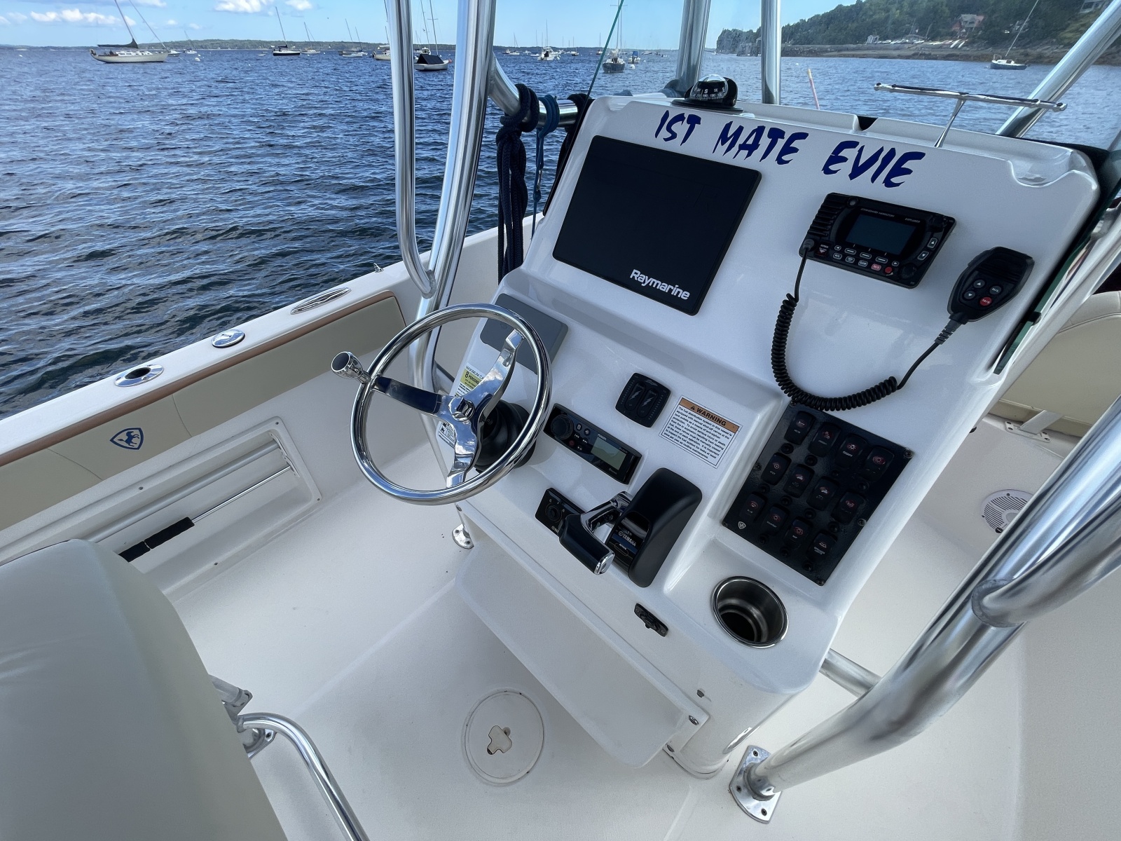 2020 Century 2200 Center Console