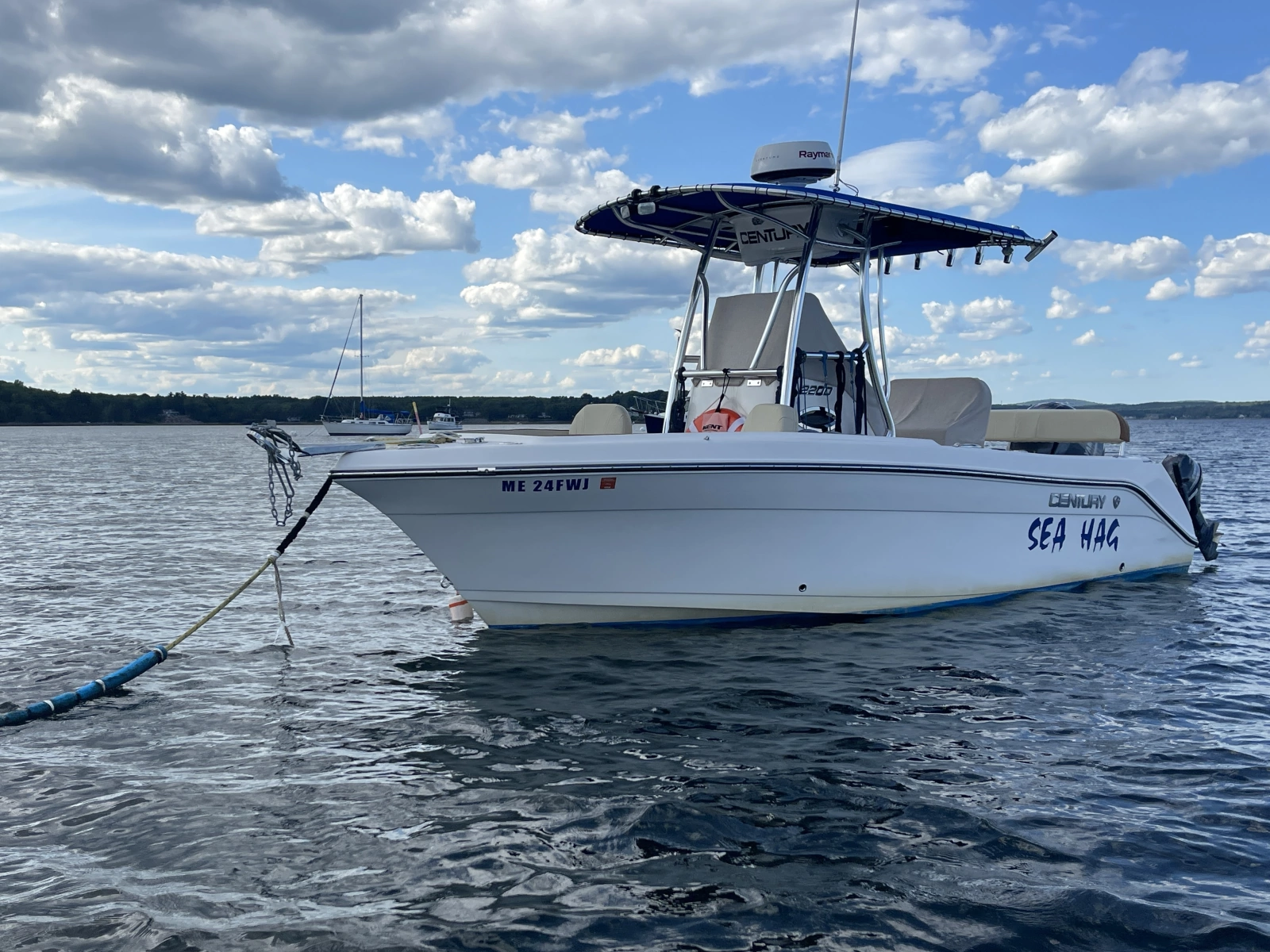 2020 Century 2200 Center Console