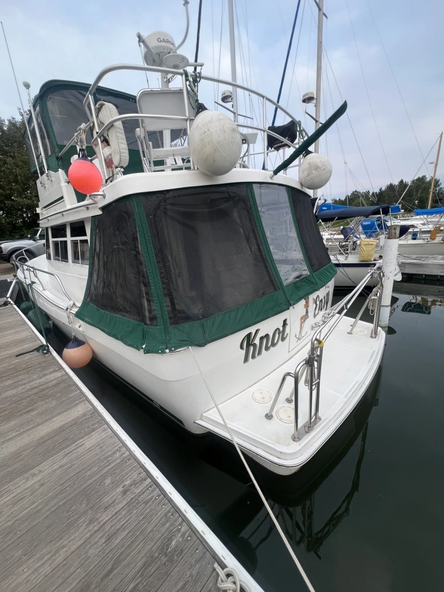 2001 Mainship 390