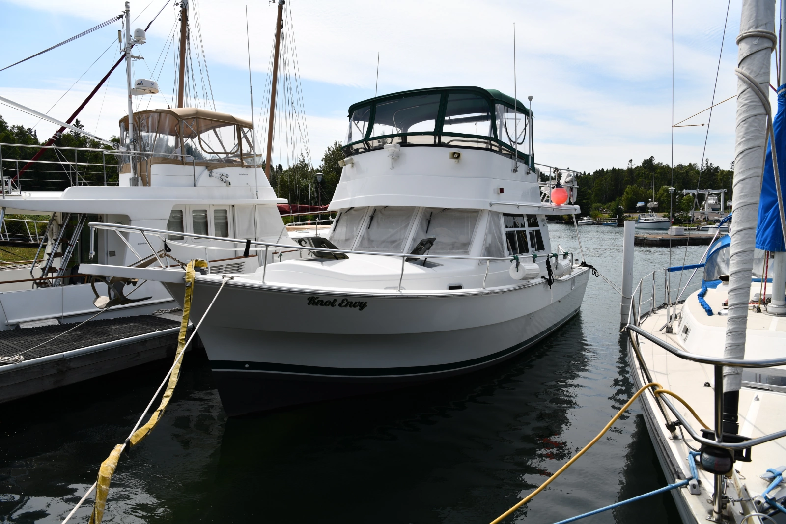 2001 Mainship 390