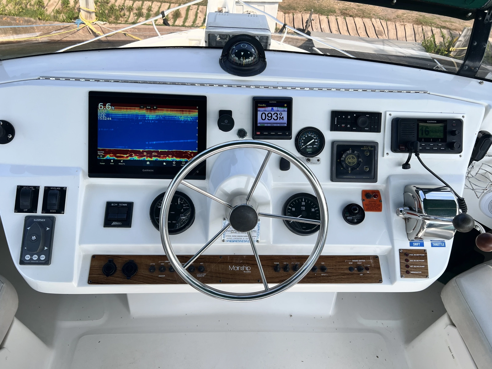 2001 Mainship 390