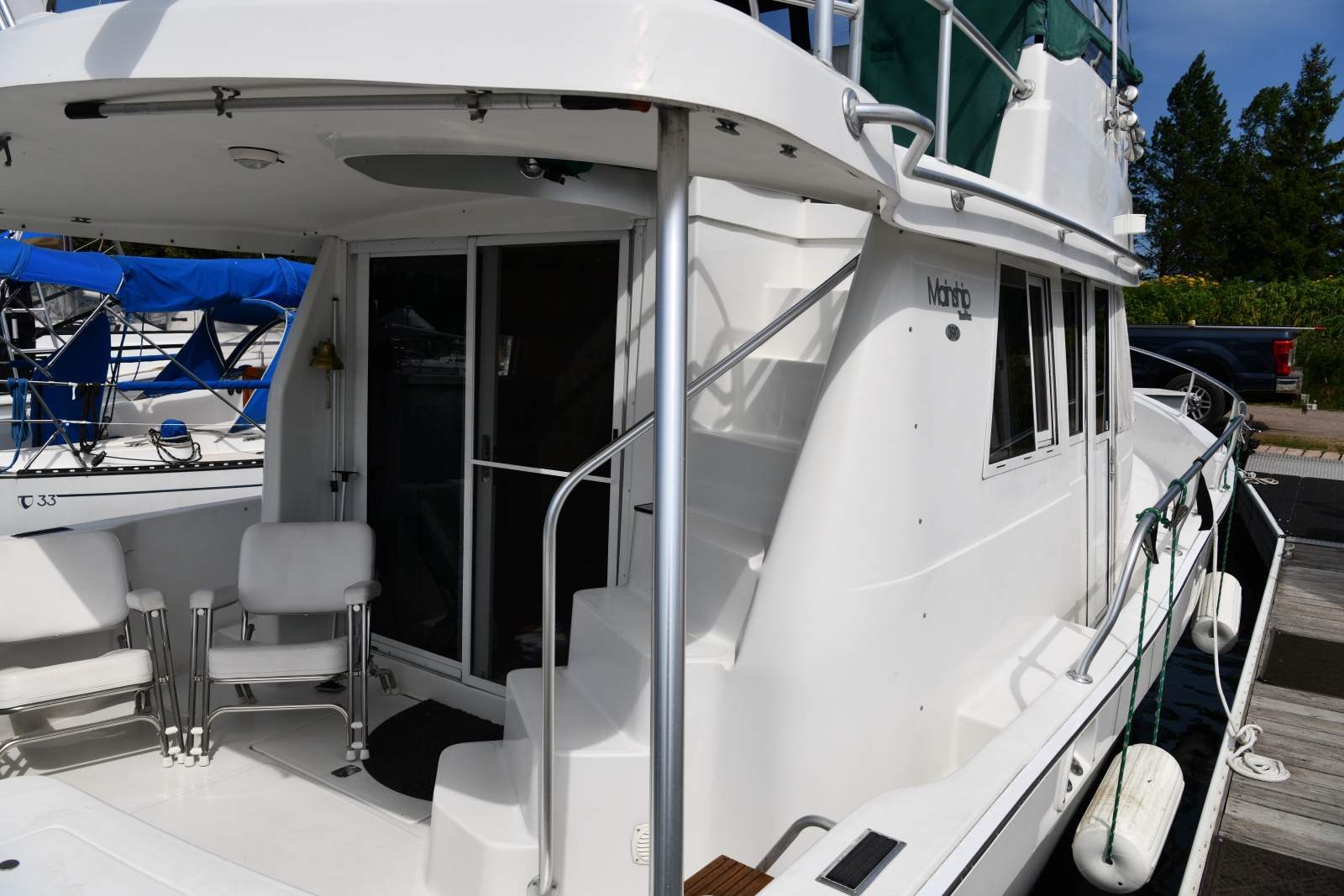 2001 Mainship 390
