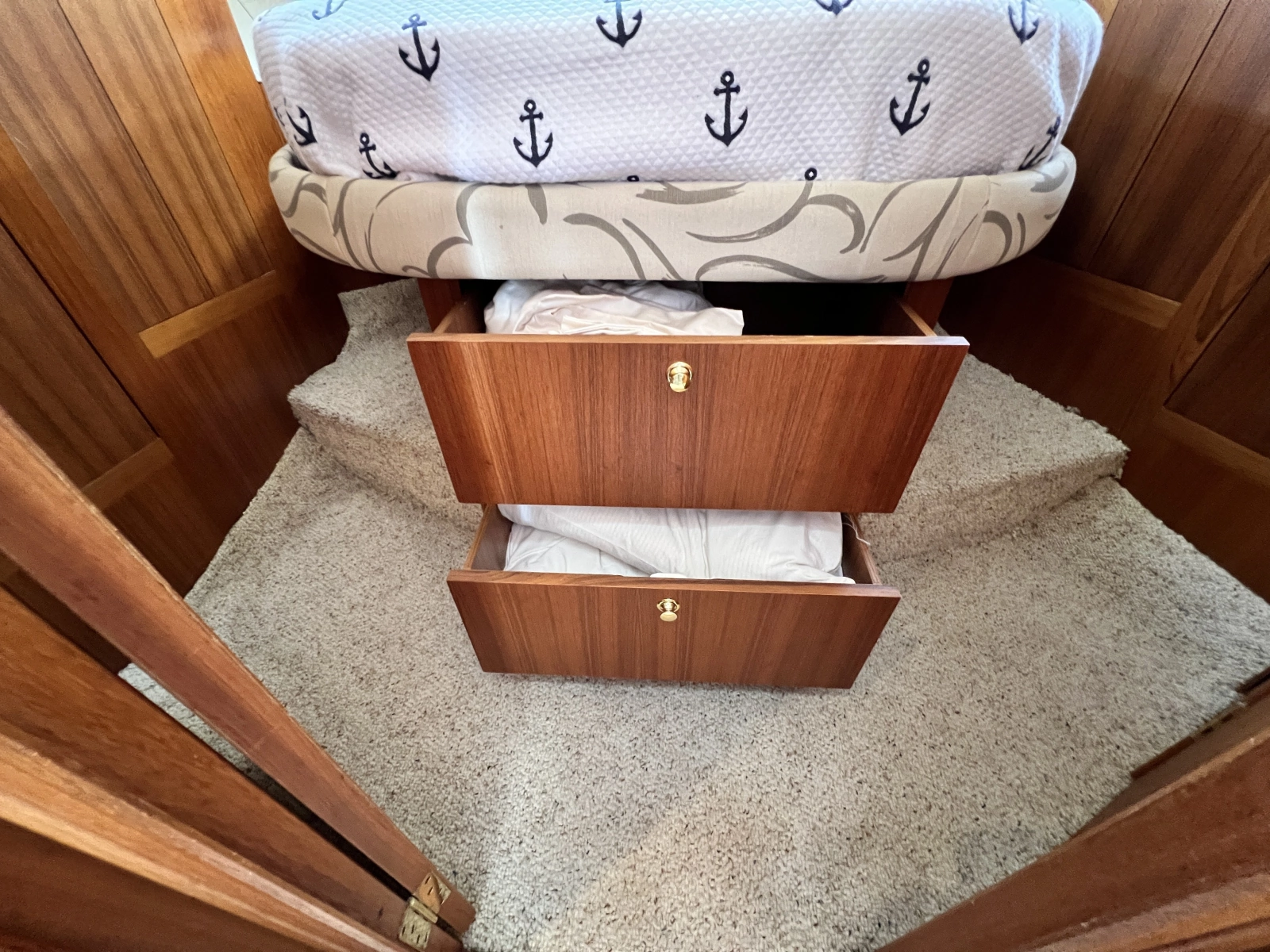 2001 Mainship 390