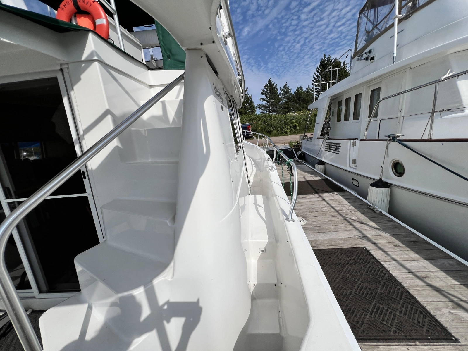 2001 Mainship 390