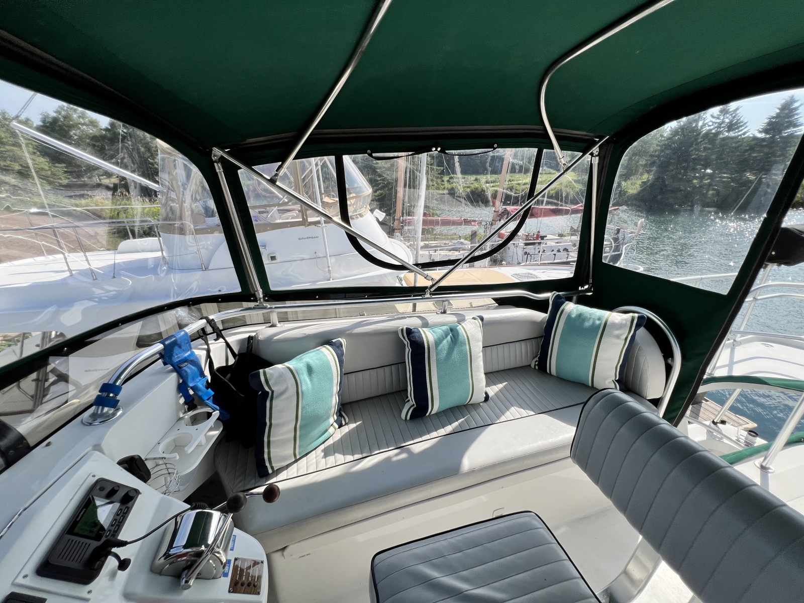 2001 Mainship 390