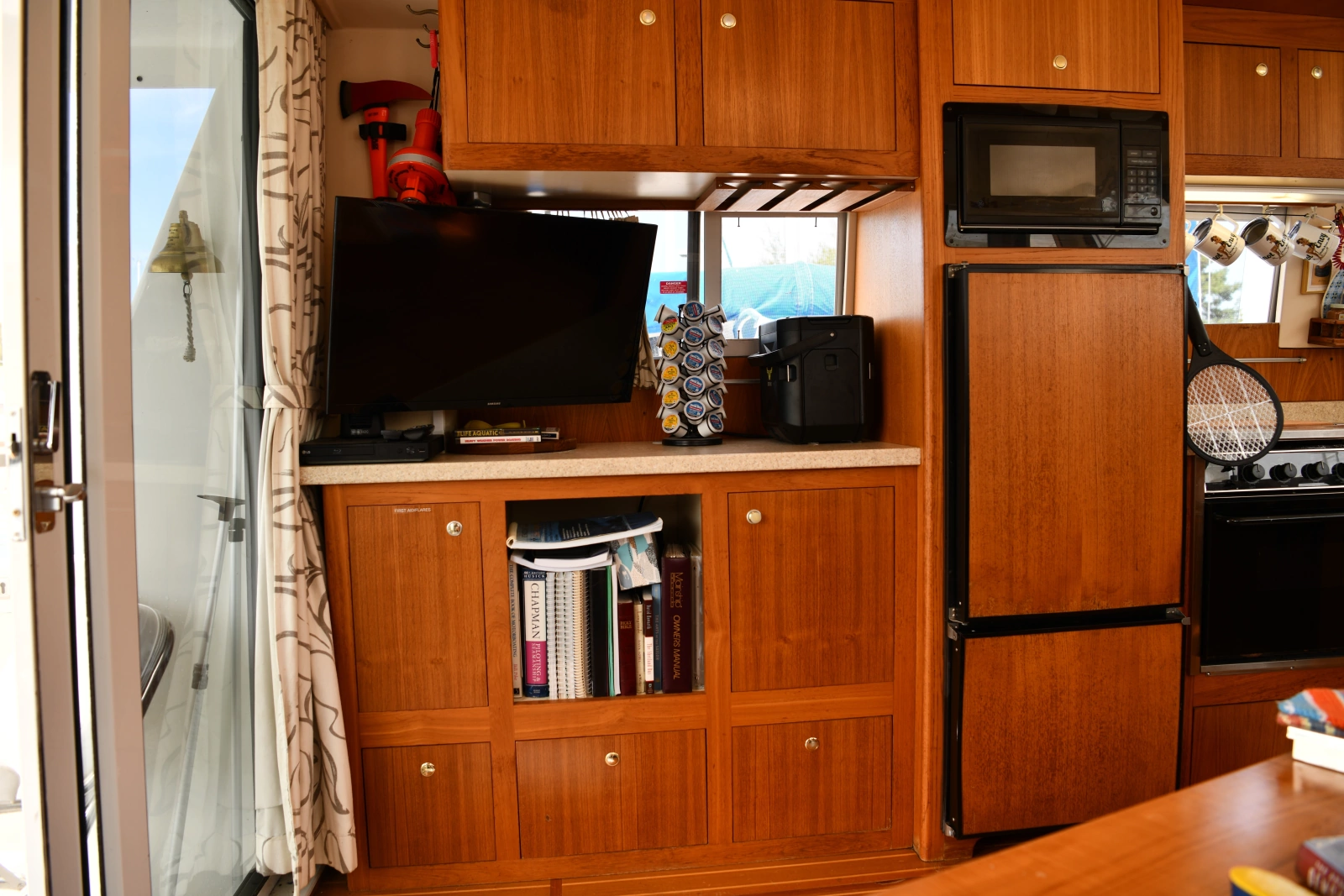 2001 Mainship 390