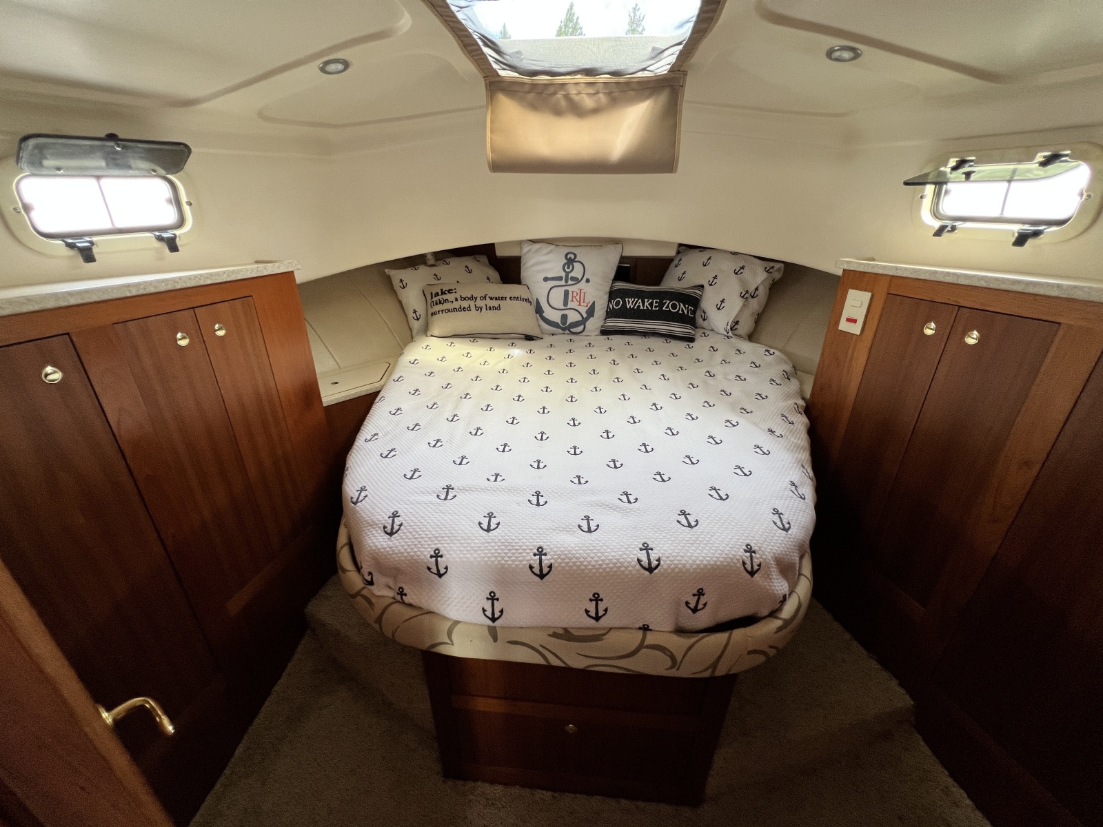 2001 Mainship 390