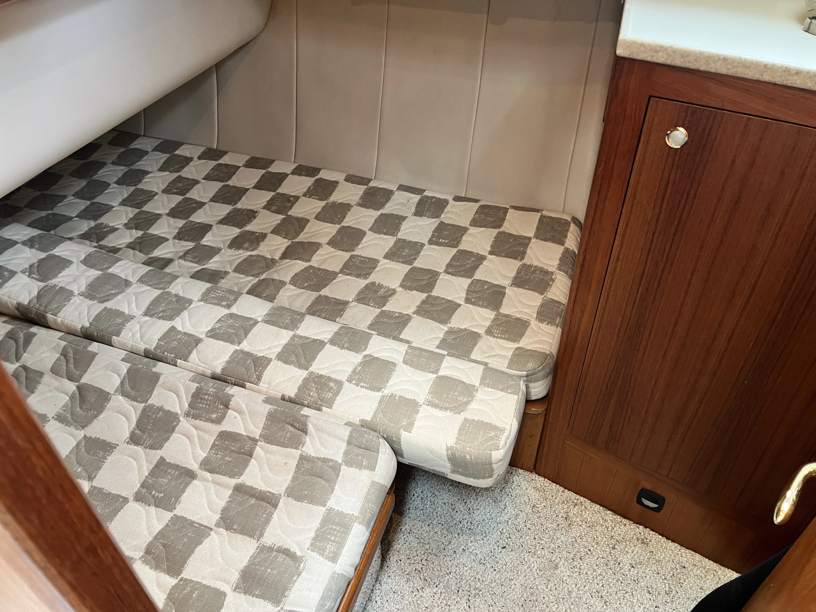 2001 Mainship 390