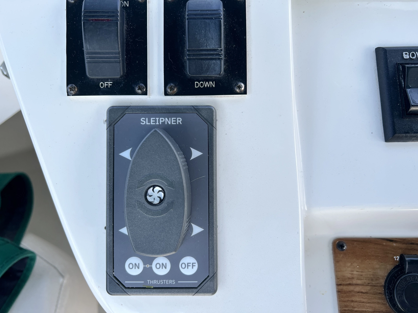 2001 Mainship 390