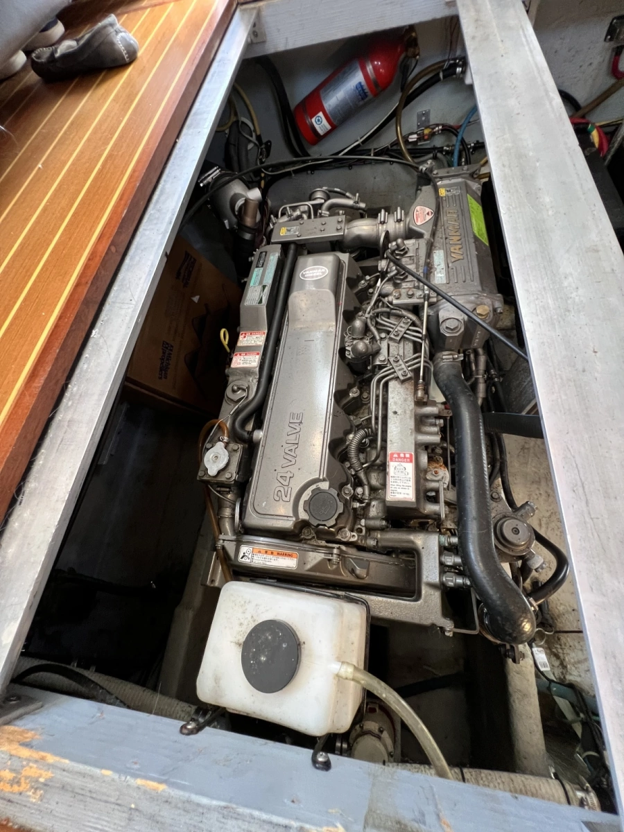 2001 Mainship 390