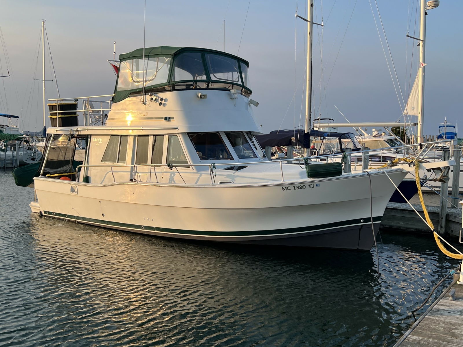 2001 Mainship 390