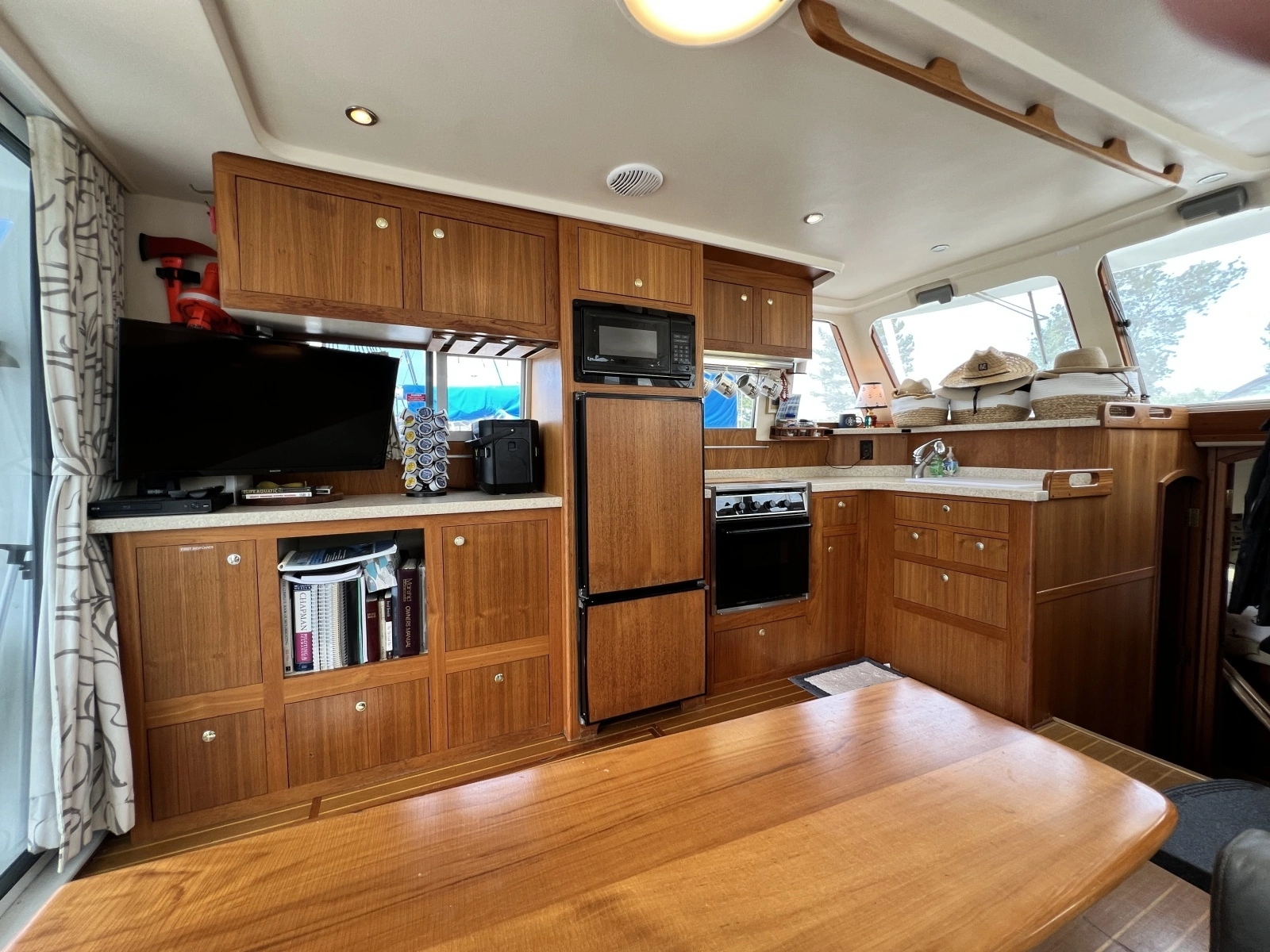 2001 Mainship 390