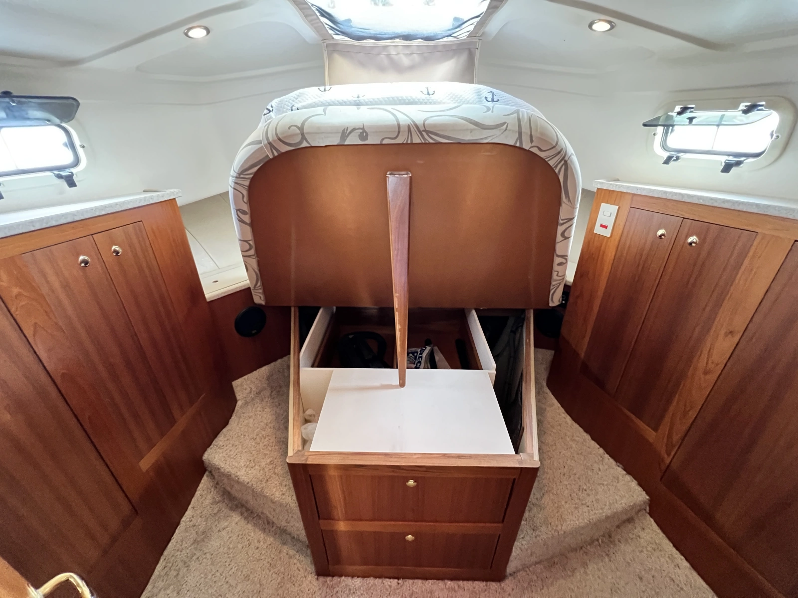 2001 Mainship 390