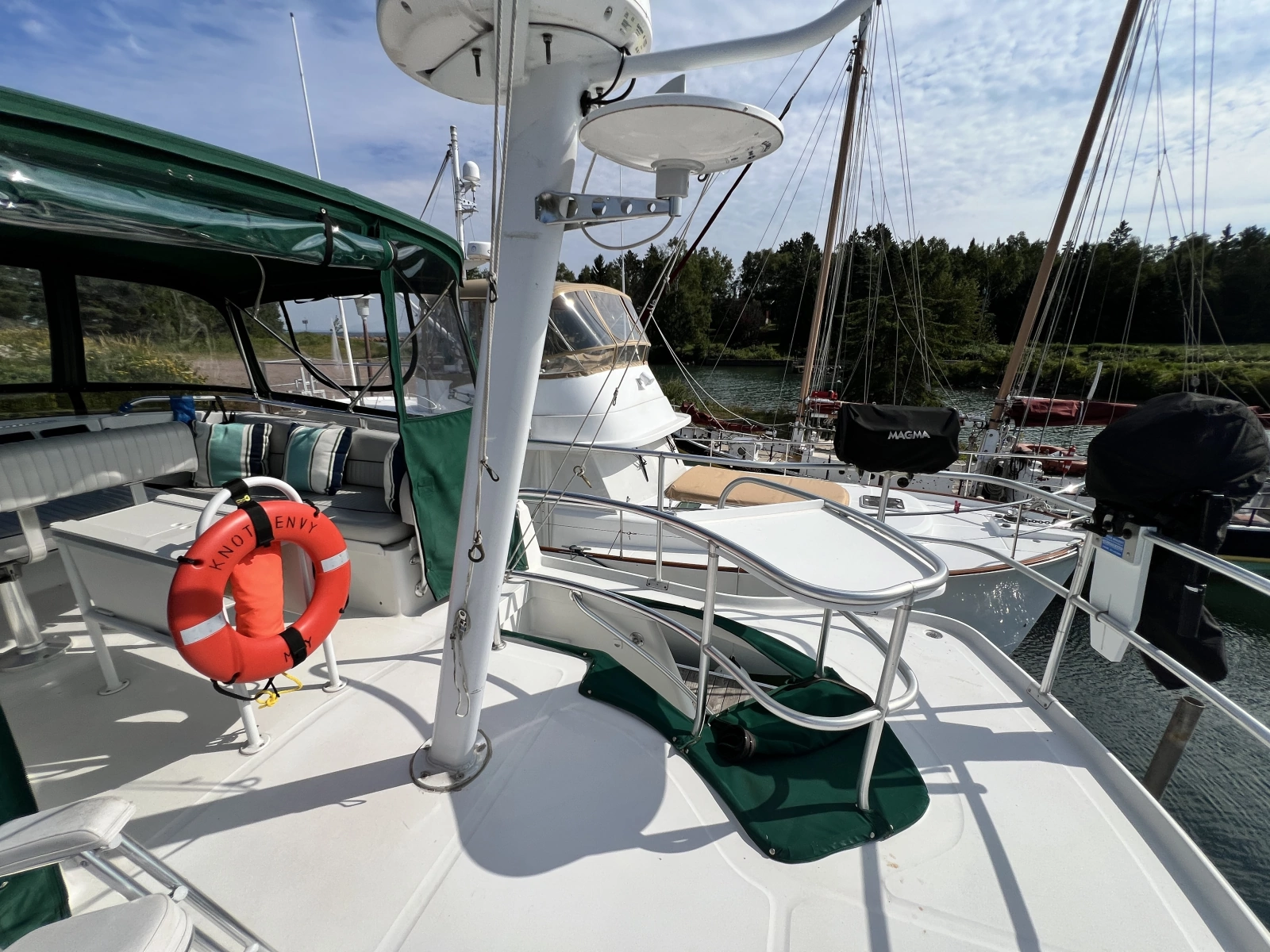 2001 Mainship 390