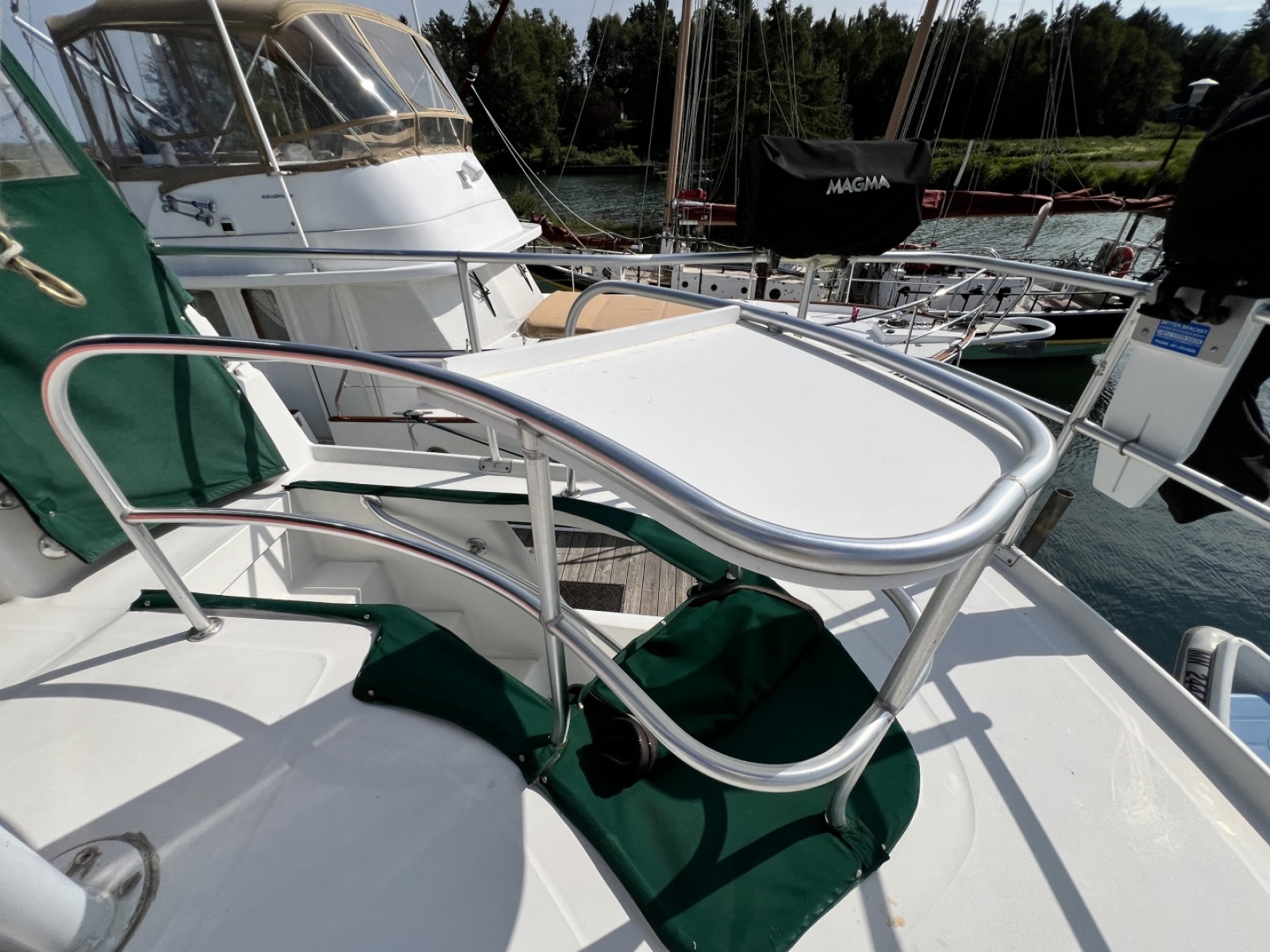 2001 Mainship 390