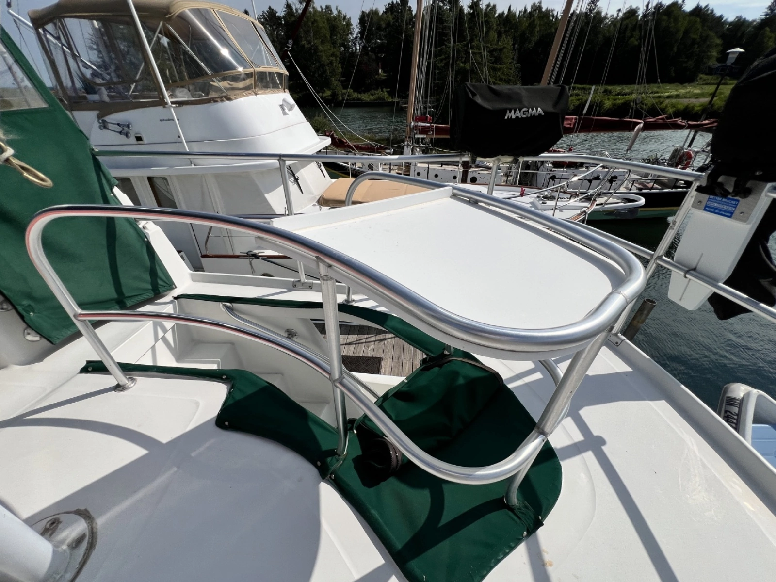 2001 Mainship 390