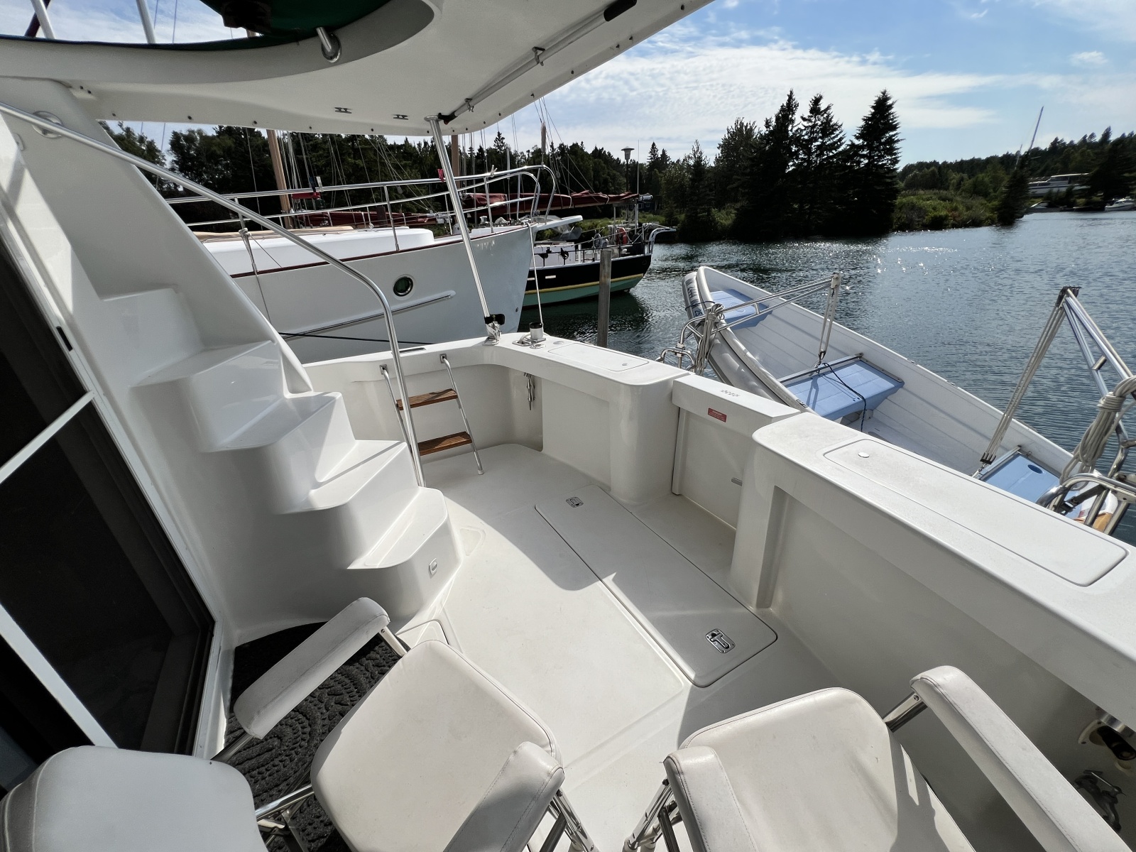 2001 Mainship 390