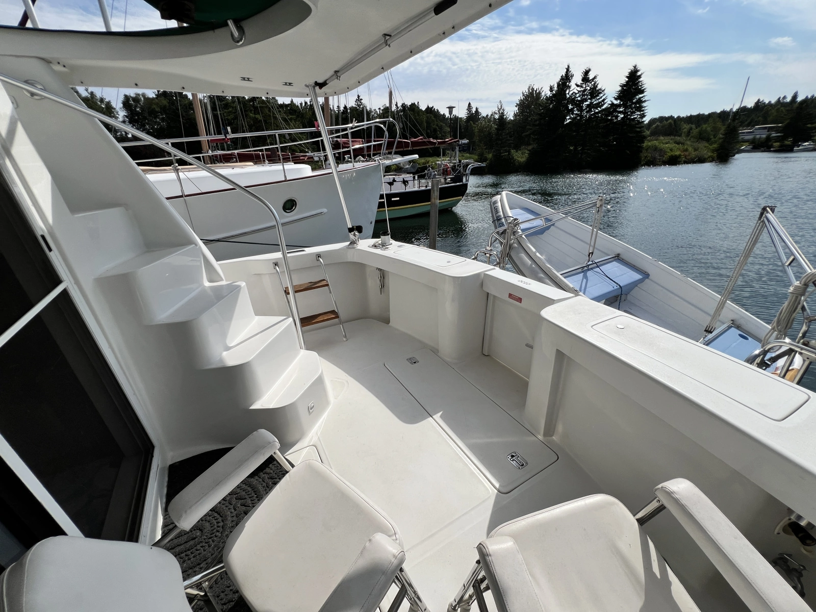 2001 Mainship 390