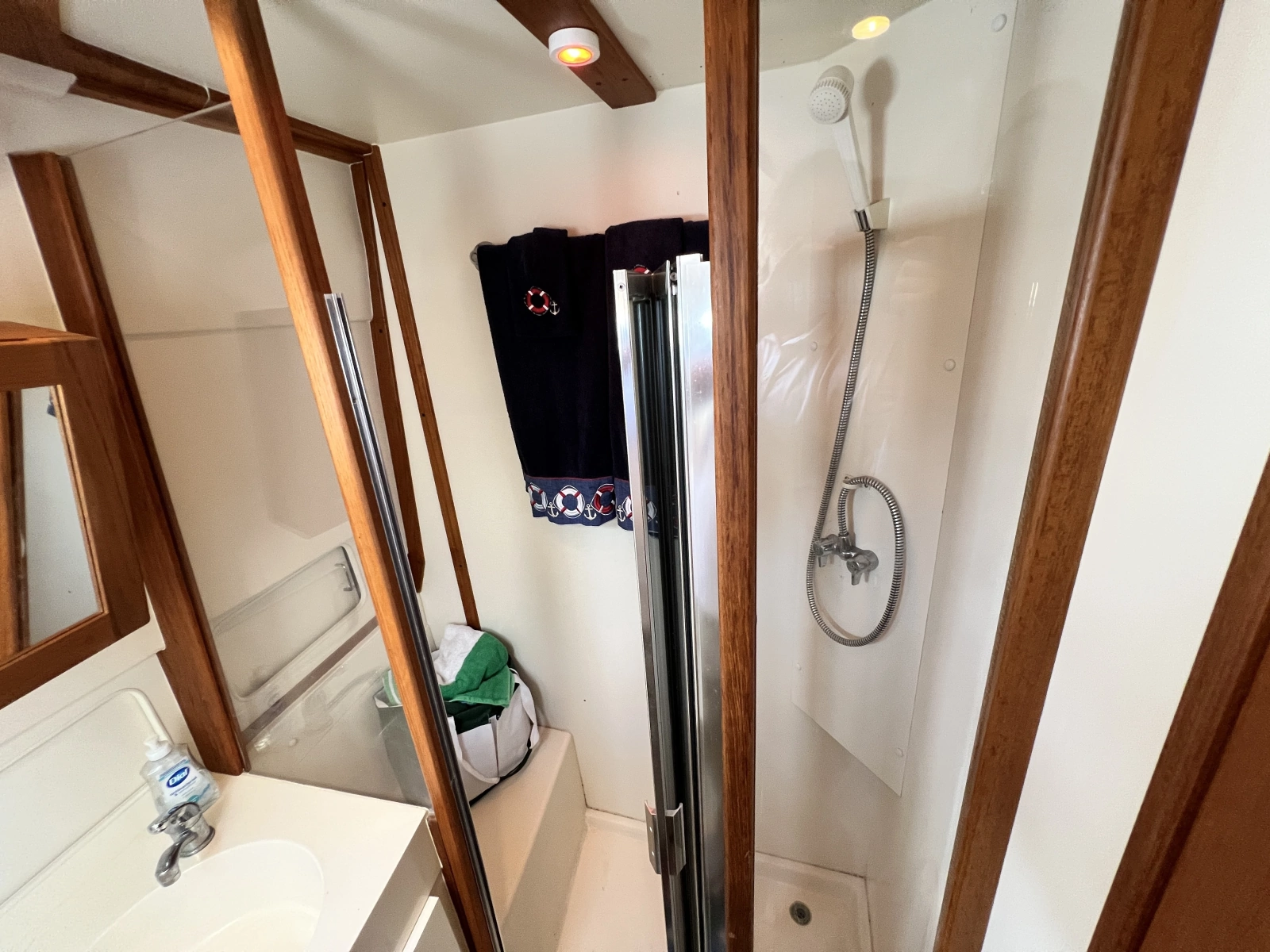 2001 Mainship 390