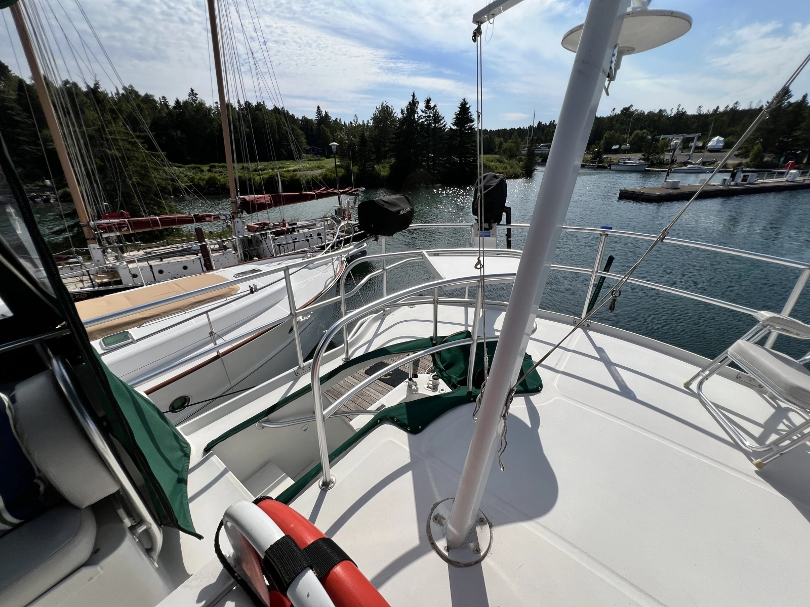 2001 Mainship 390