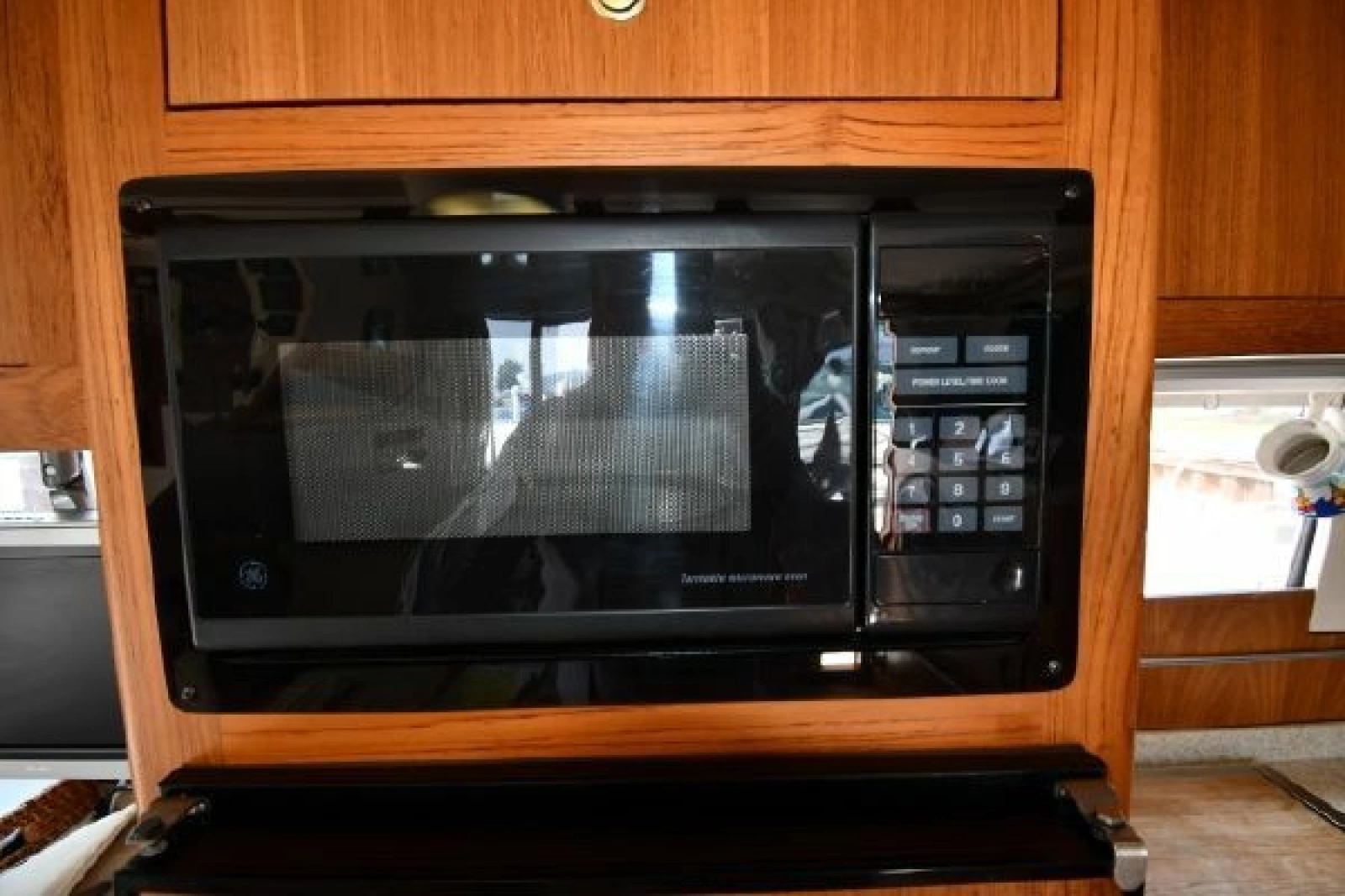 2001 Mainship 390