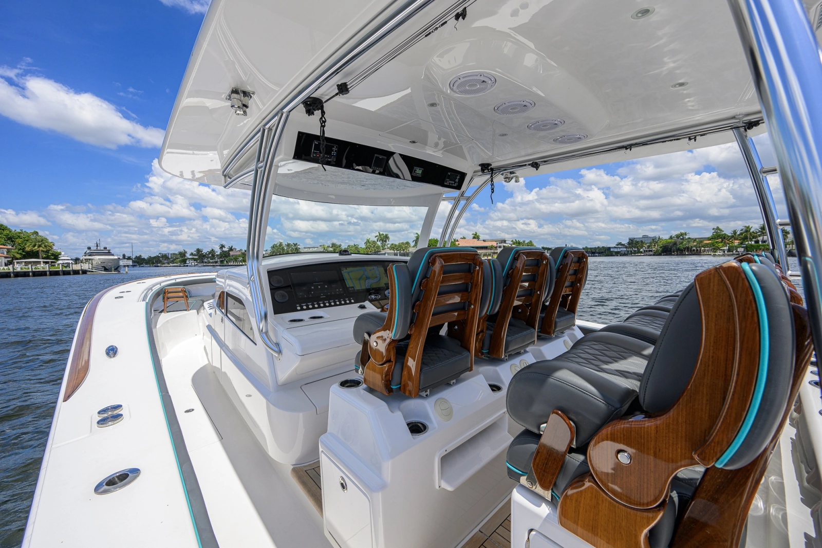 Valhalla 46 - Helm Seating