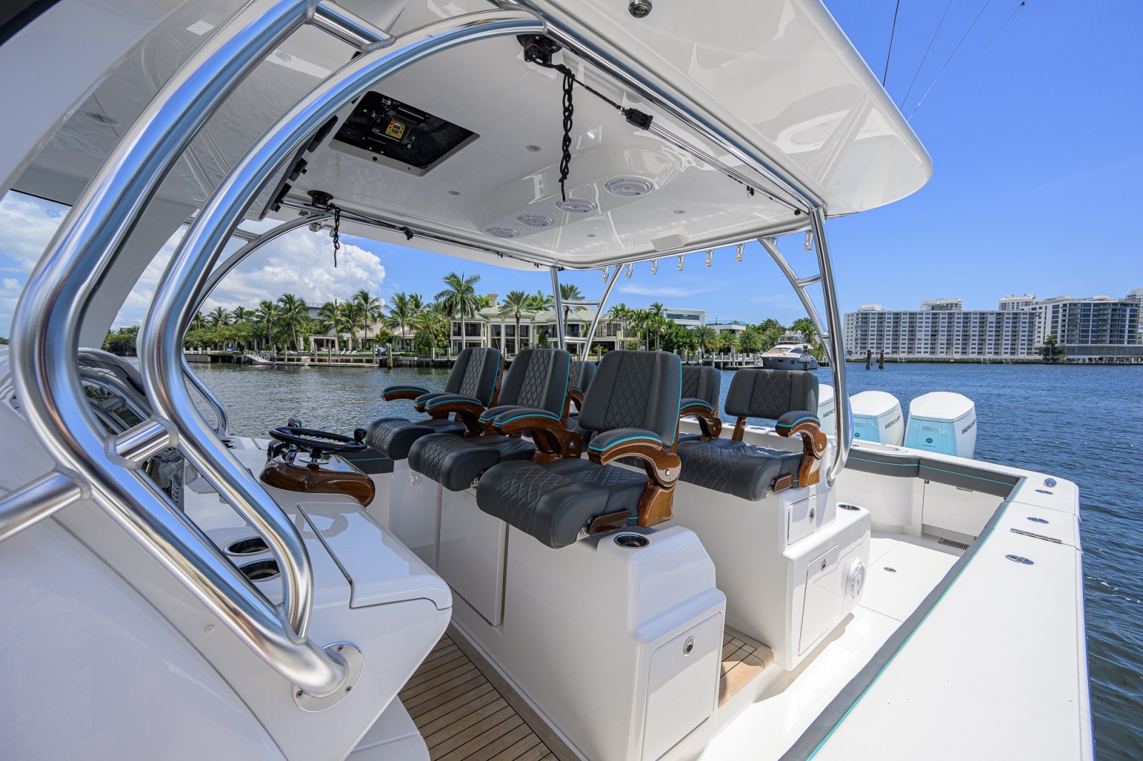 Valhalla 46 - Helm Seating