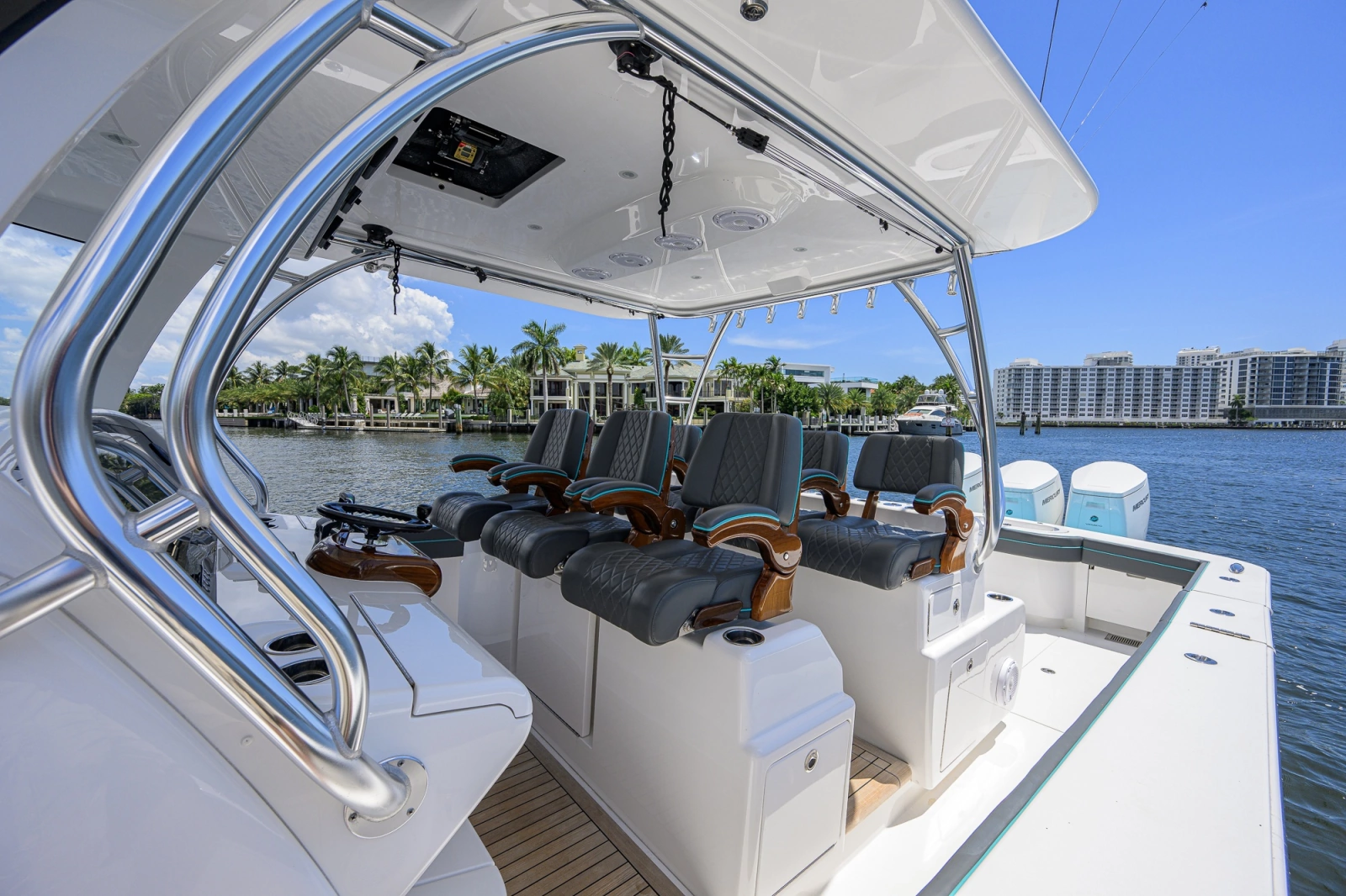 Valhalla 46 - Helm Seating