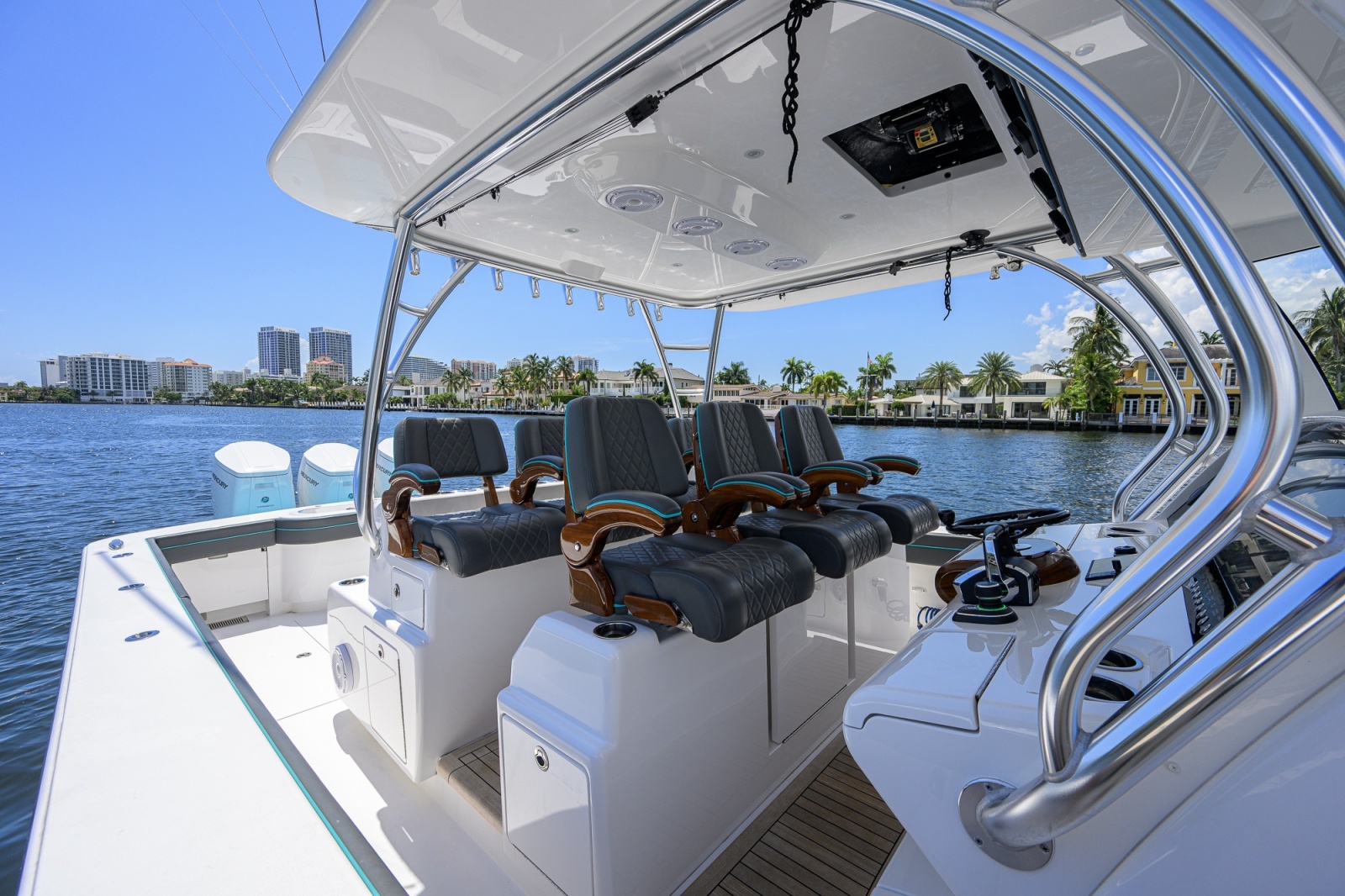 Valhalla 46 - Helm Seating