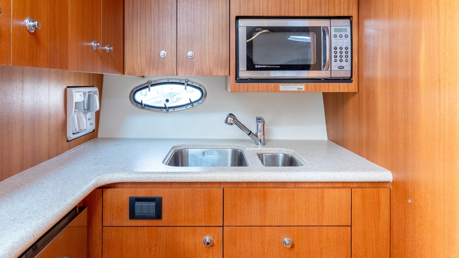 2004 Tiara Yachts 3800 Open