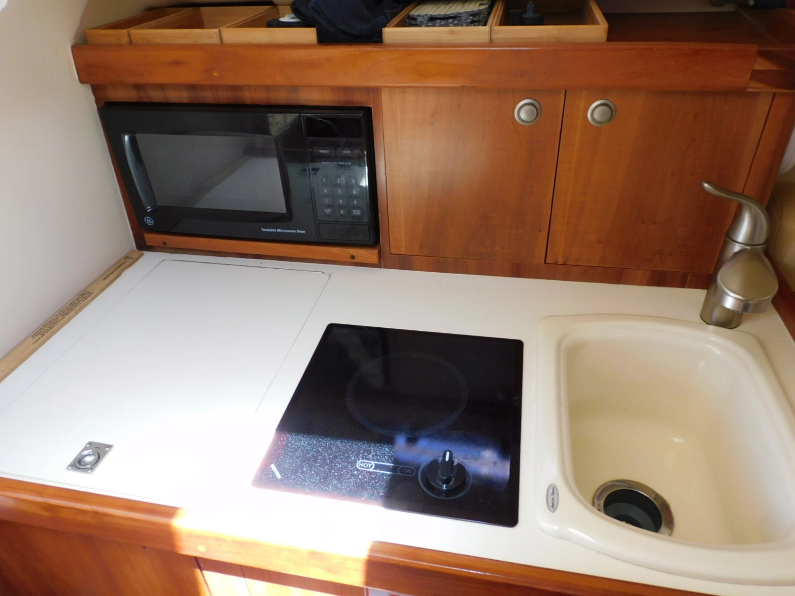 2004 Mainship 30 Rum Runner