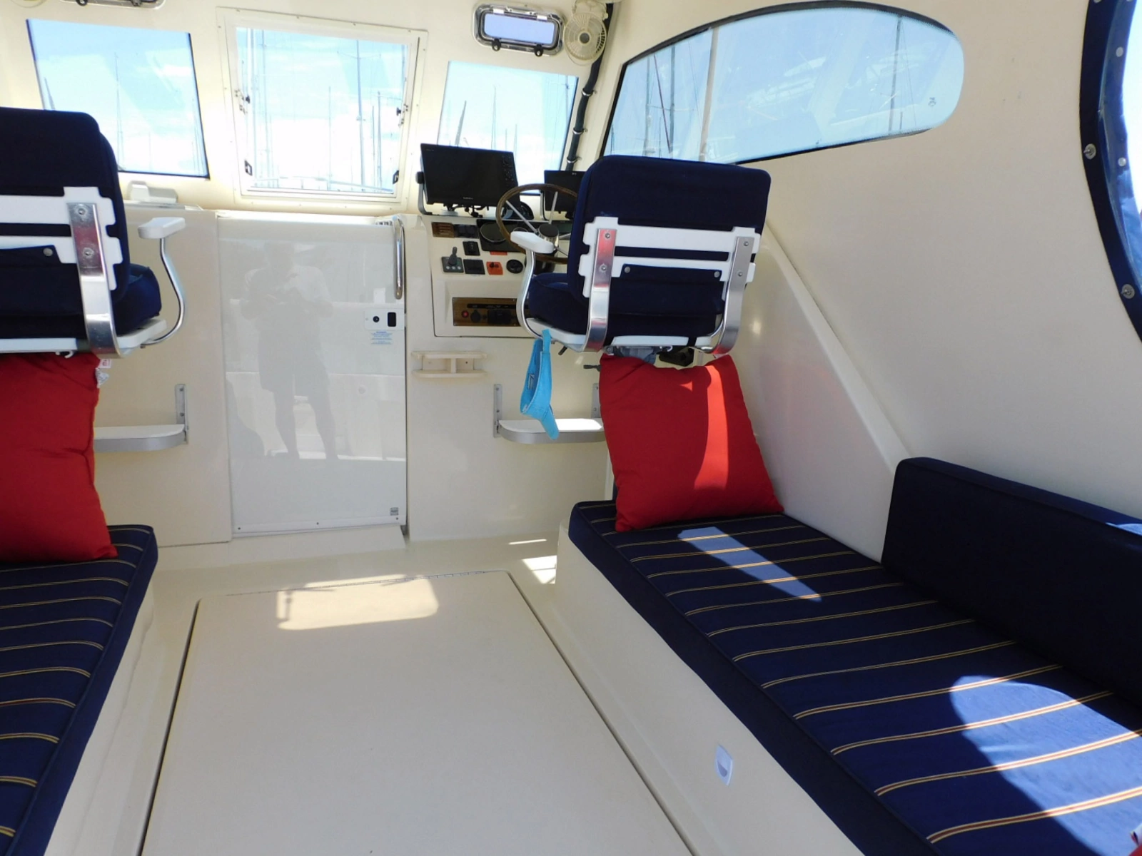 2004 Mainship 30 Rum Runner