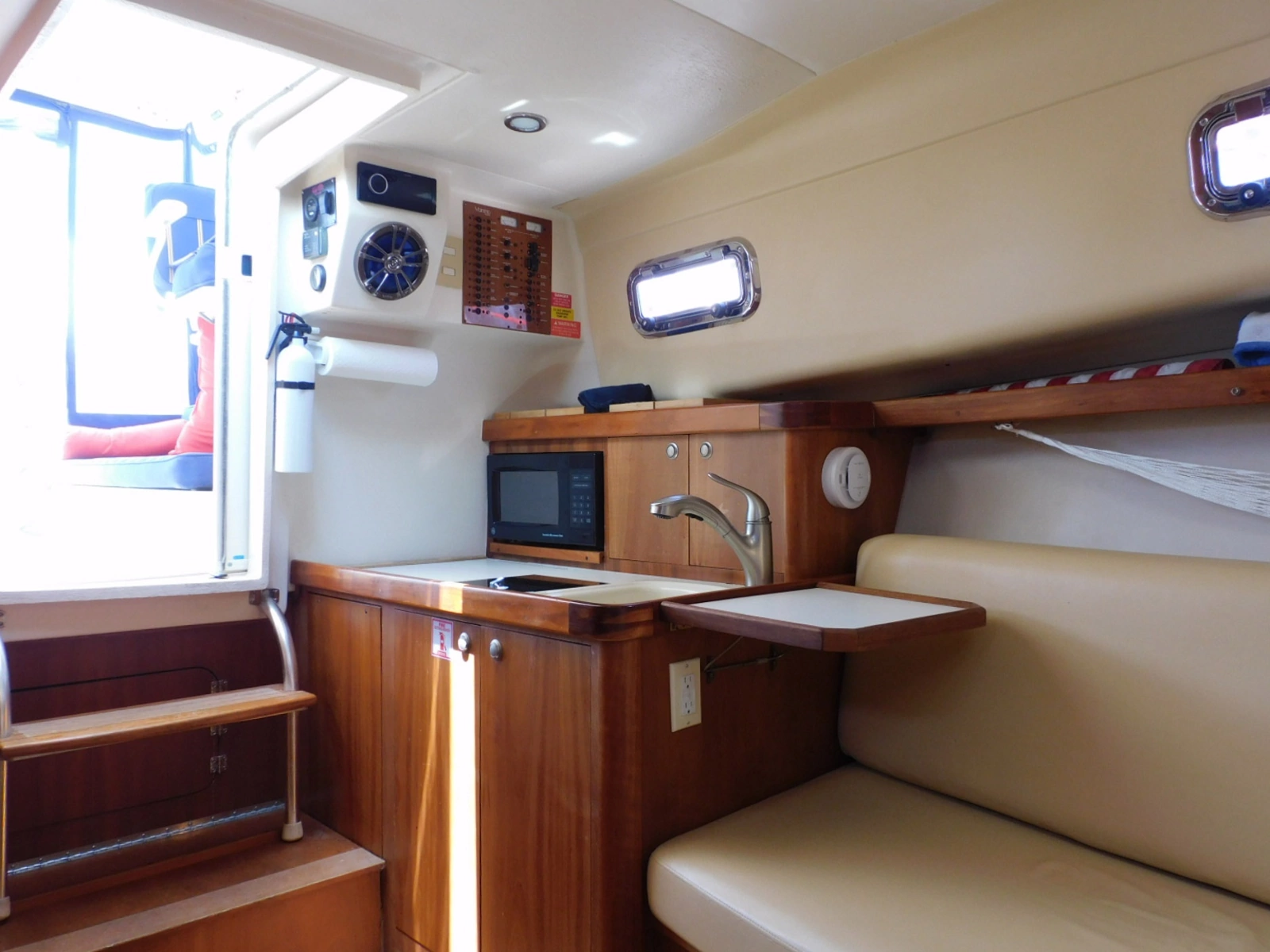 2004 Mainship 30 Rum Runner