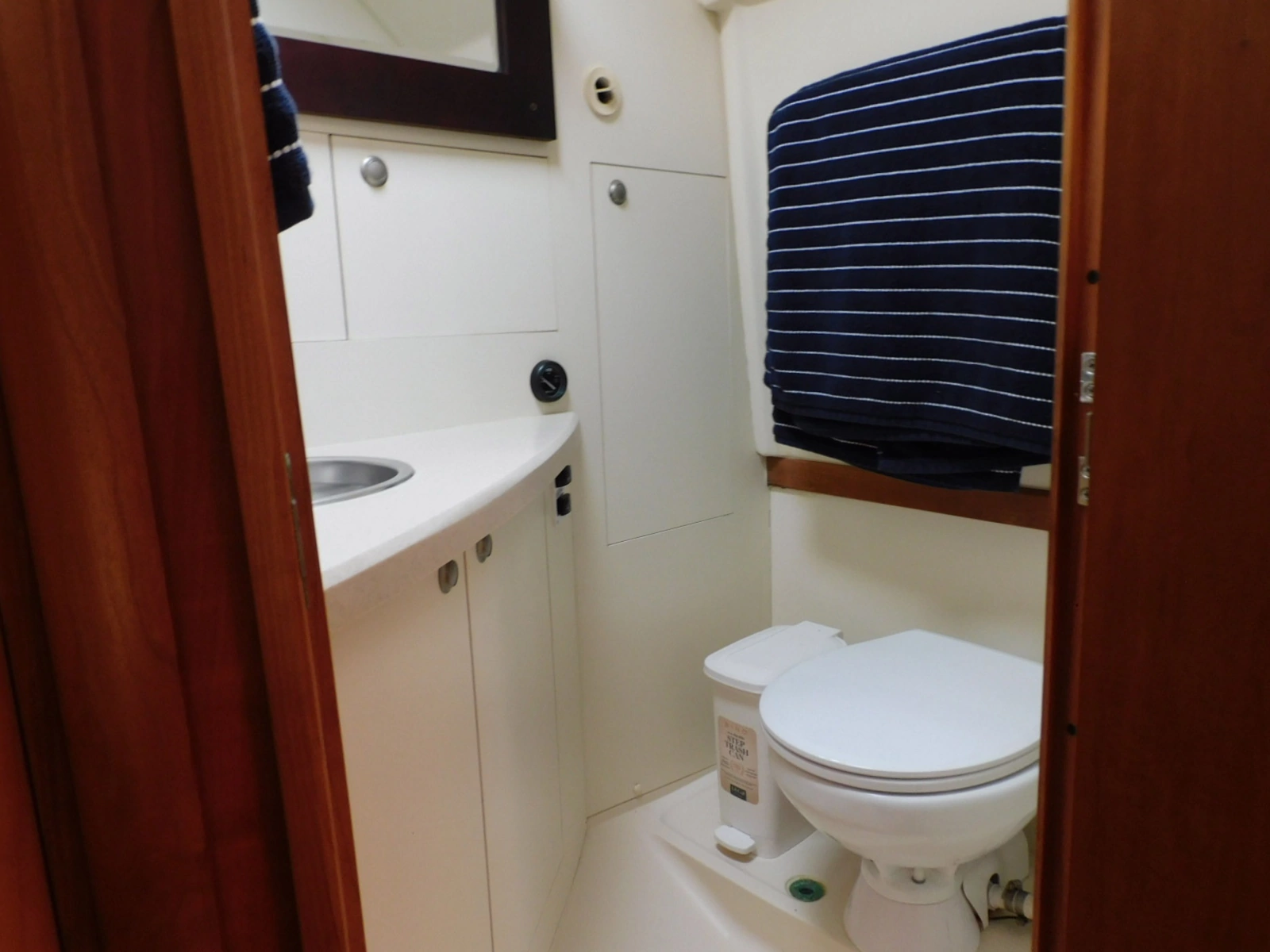 2004 Mainship 30 Rum Runner