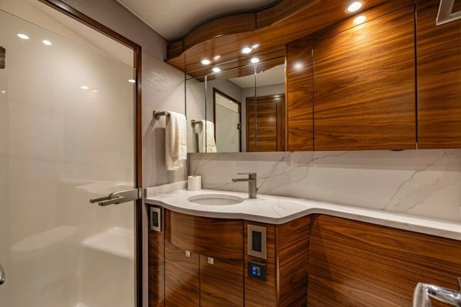 2025 Viking 58 Convertible
