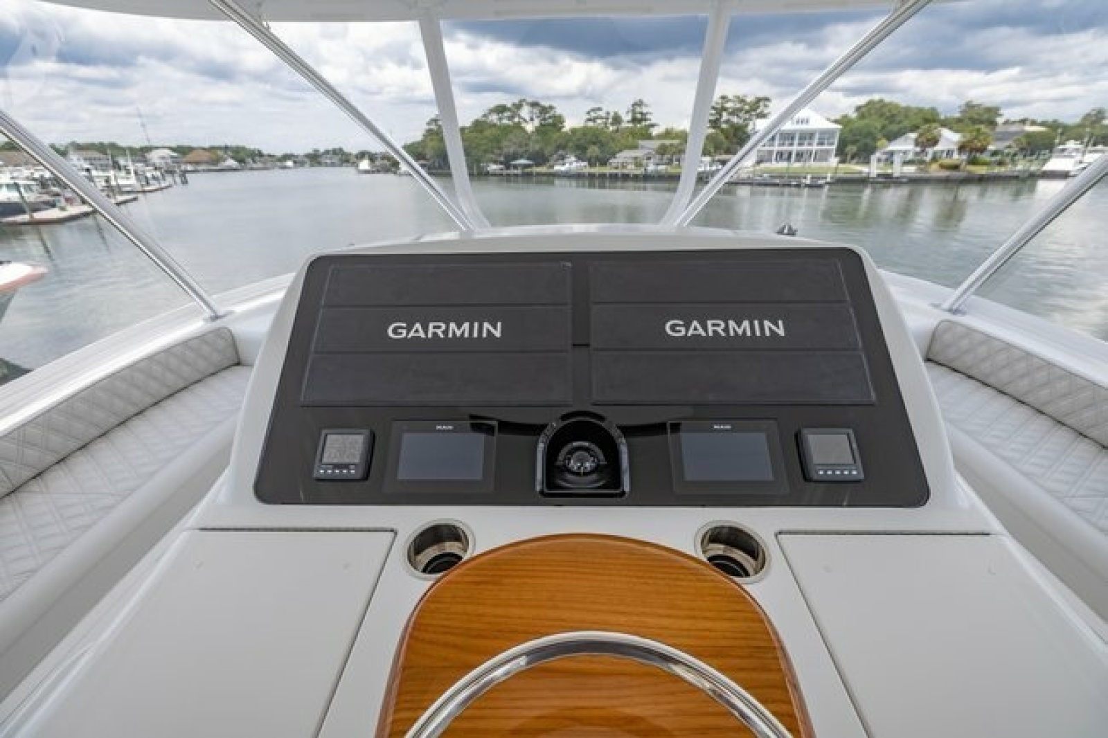 2025 Viking 58 Convertible