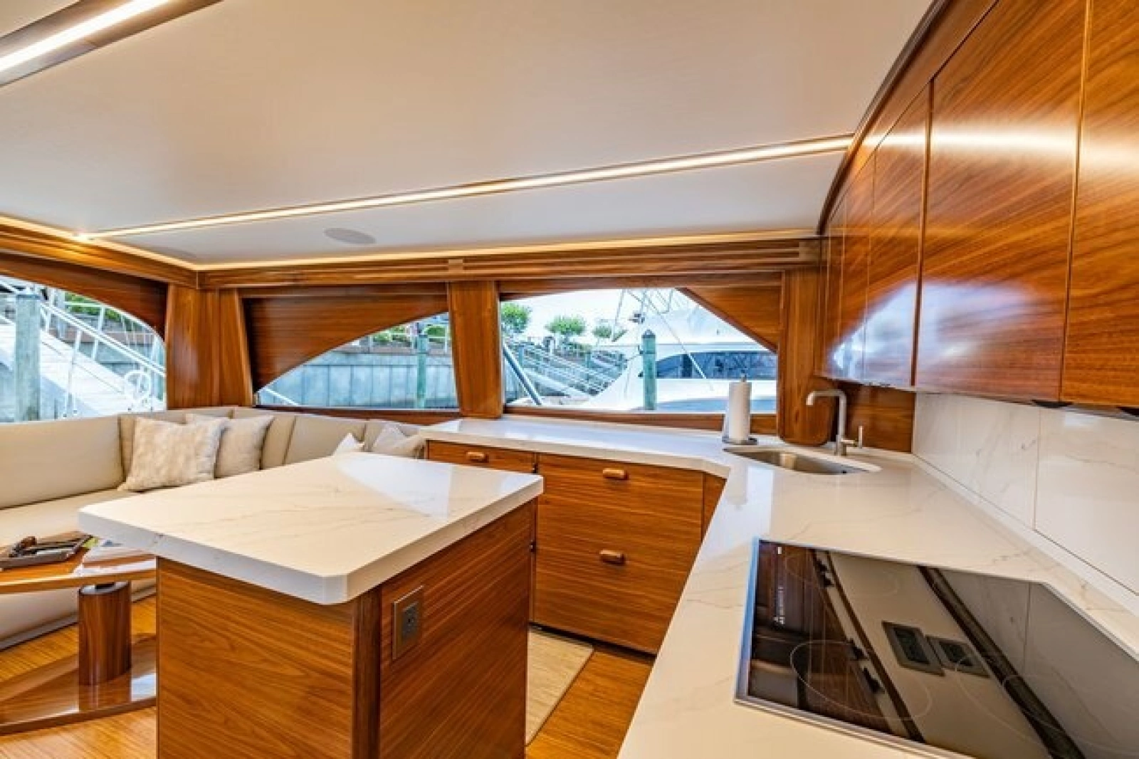 2025 Viking 58 Convertible