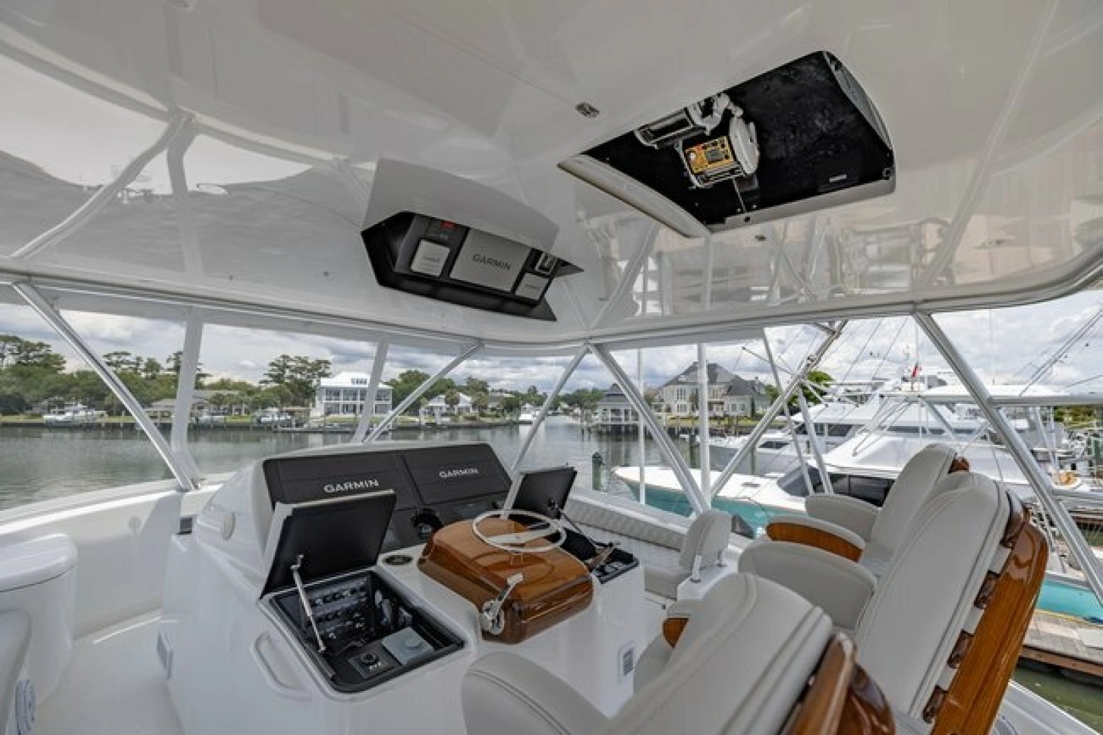 2025 Viking 58 Convertible