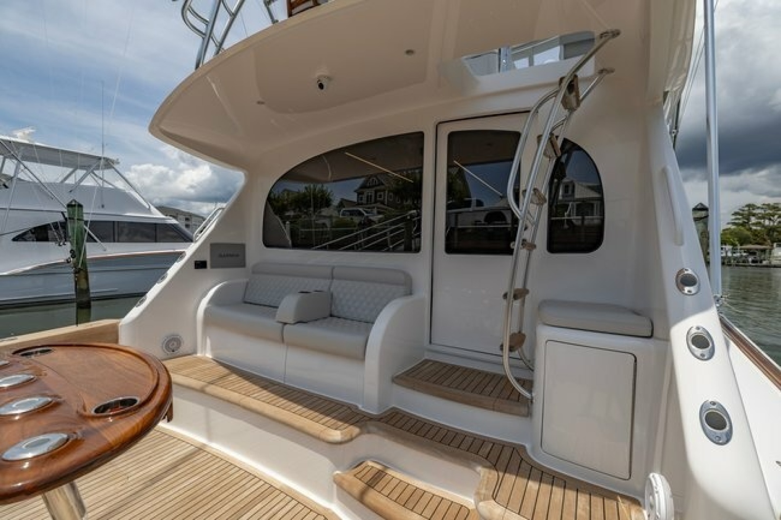 2025 Viking 58 Convertible