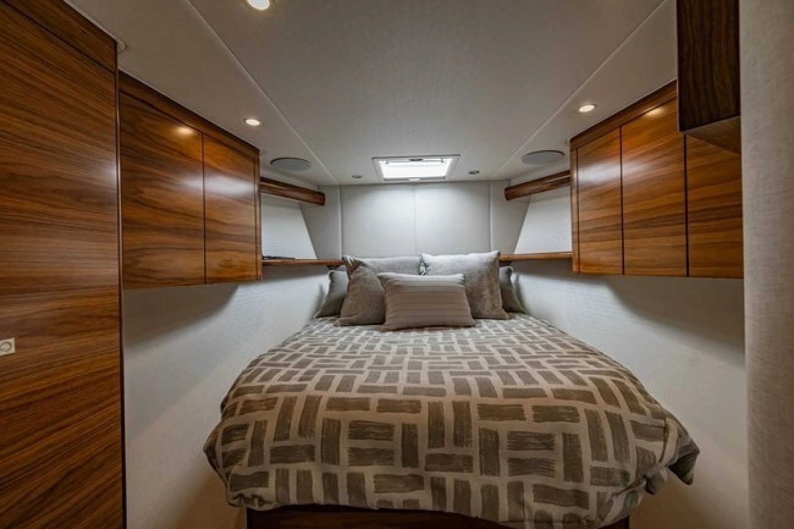 2025 Viking 58 Convertible