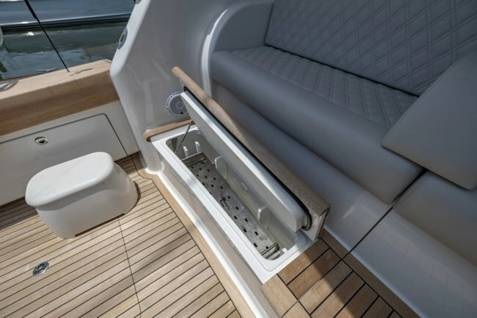 2025 Viking 58 Convertible
