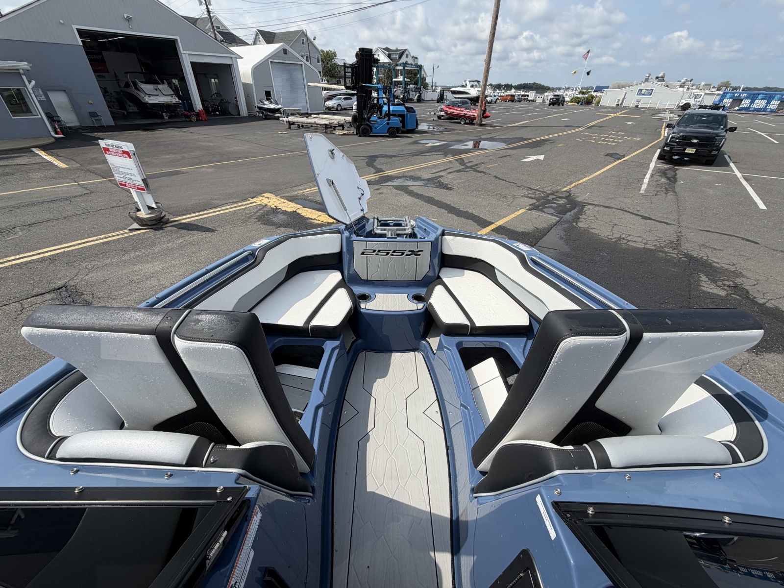 2023 Yamaha Boats 255XD