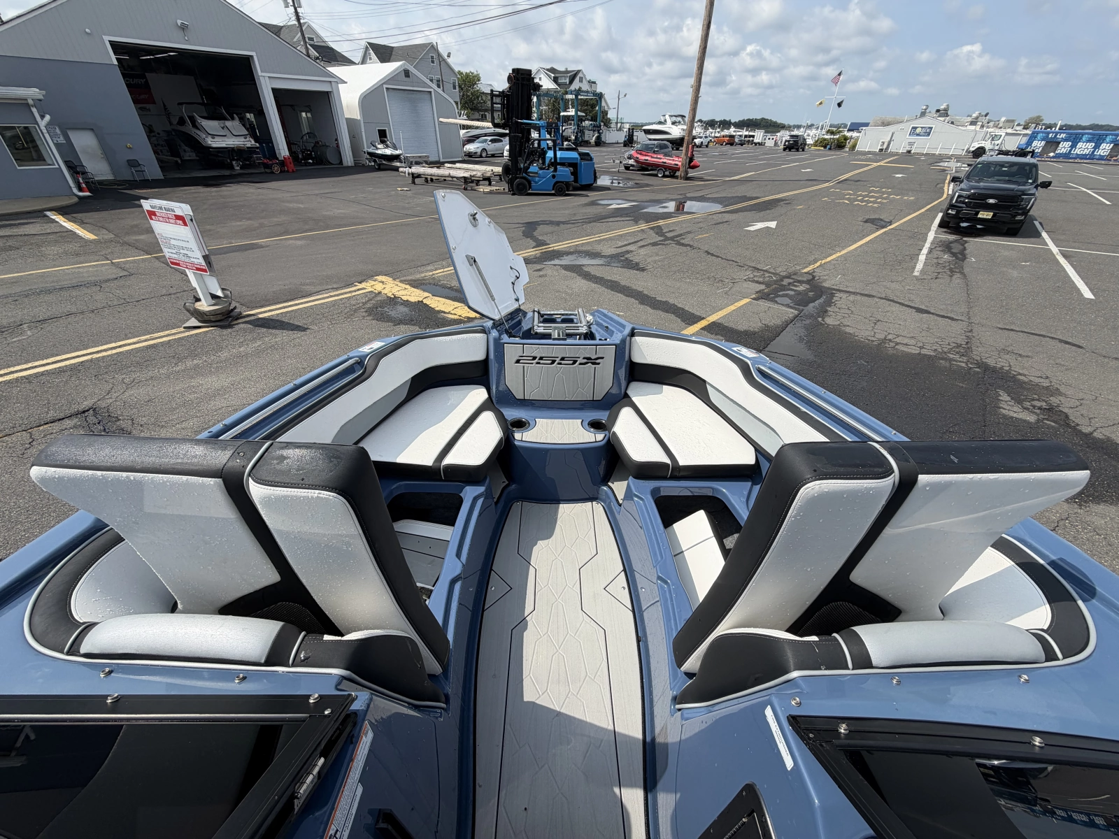 2023 Yamaha Boats 255XD