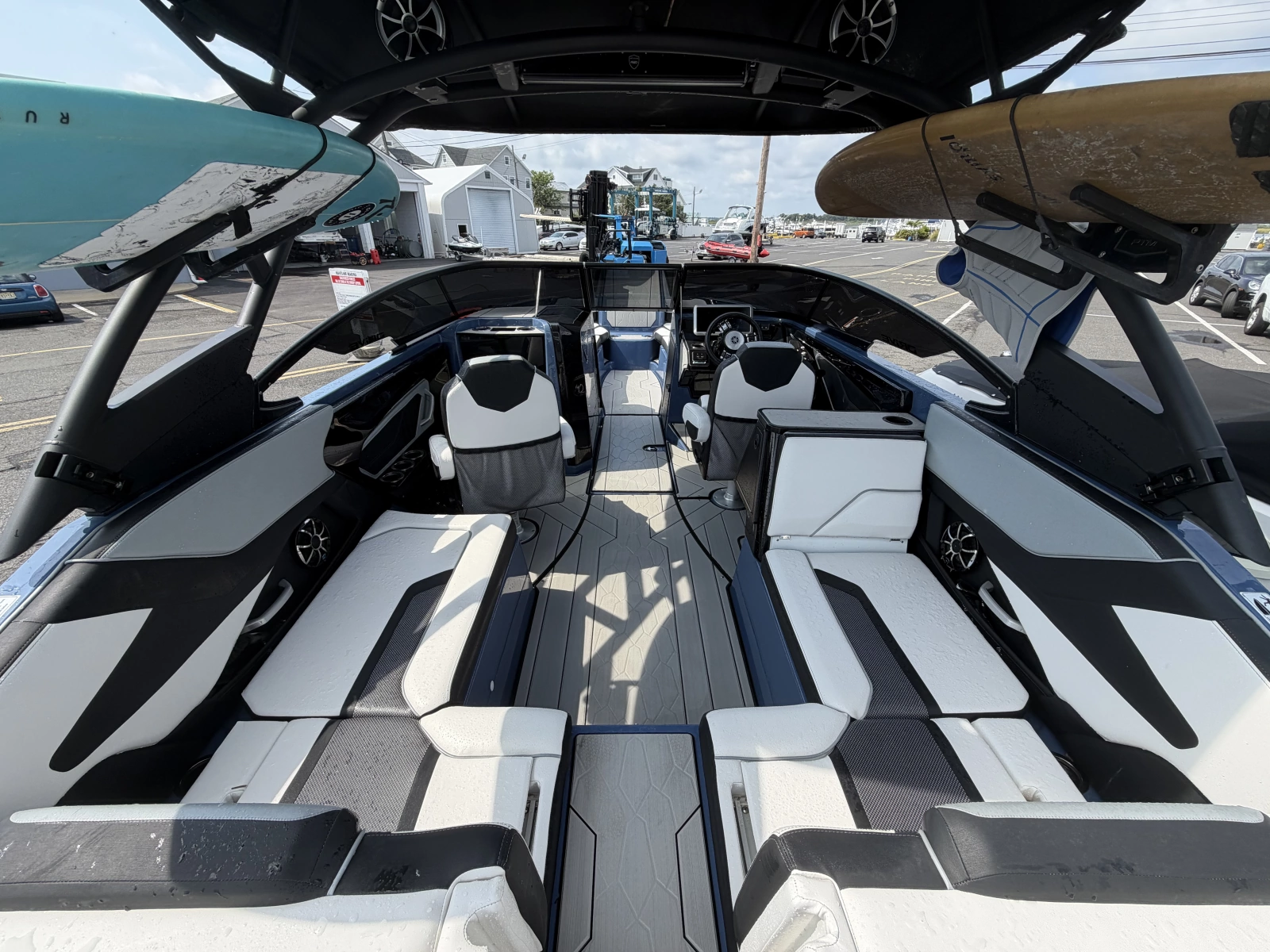 2023 Yamaha Boats 255XD