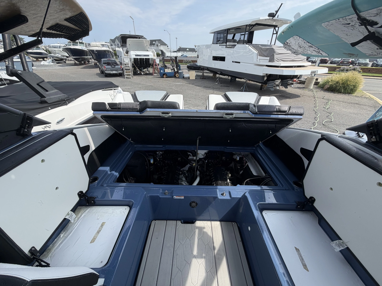 2023 Yamaha Boats 255XD